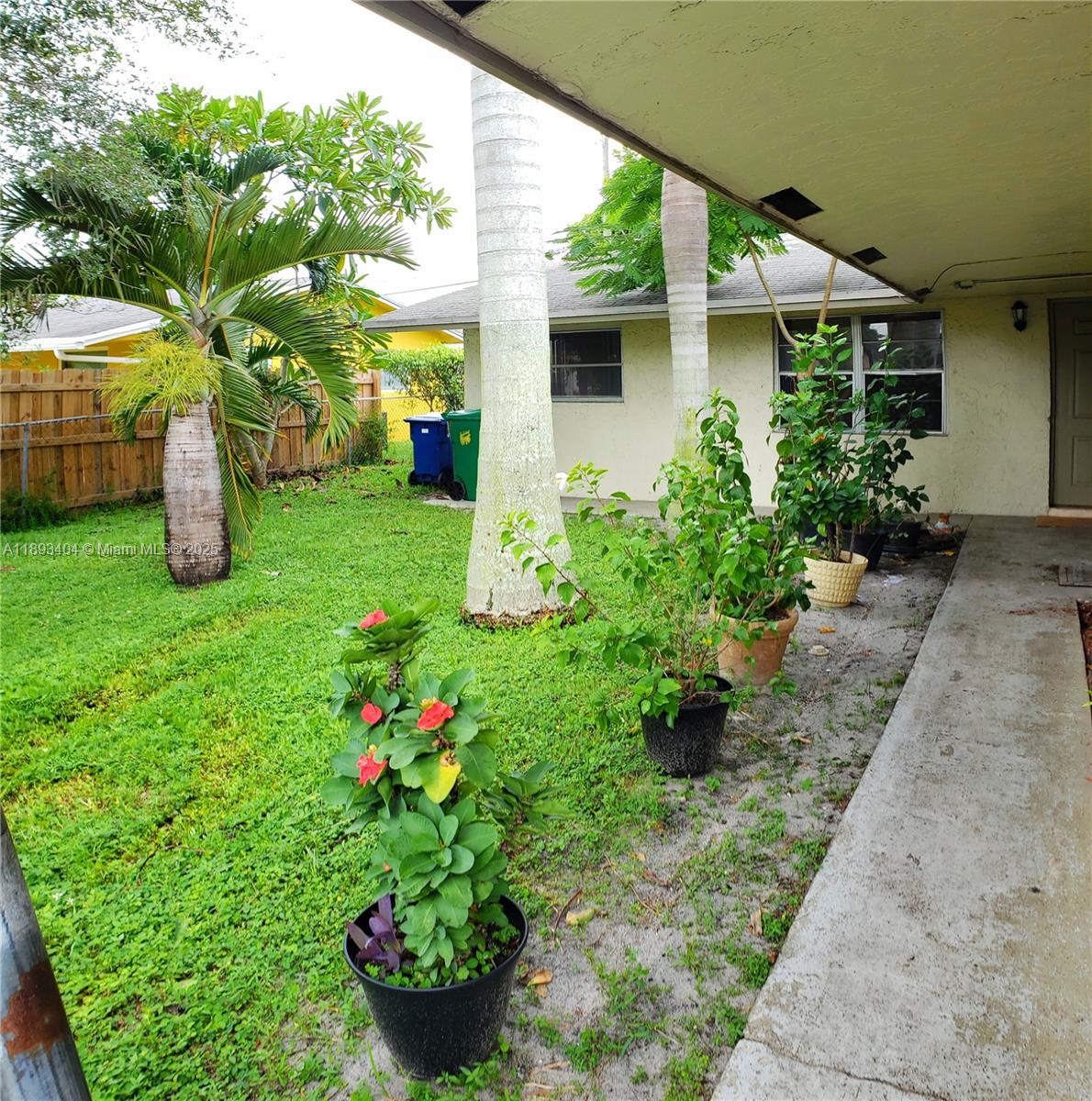 LAUDERHILL MANOR - Residential Lease