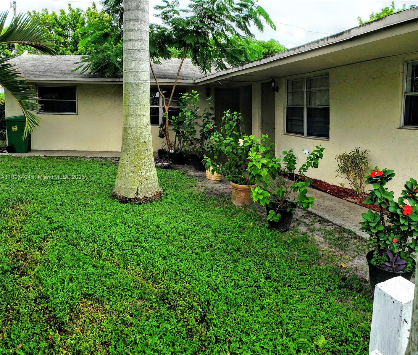 LAUDERHILL MANOR - Residential Lease