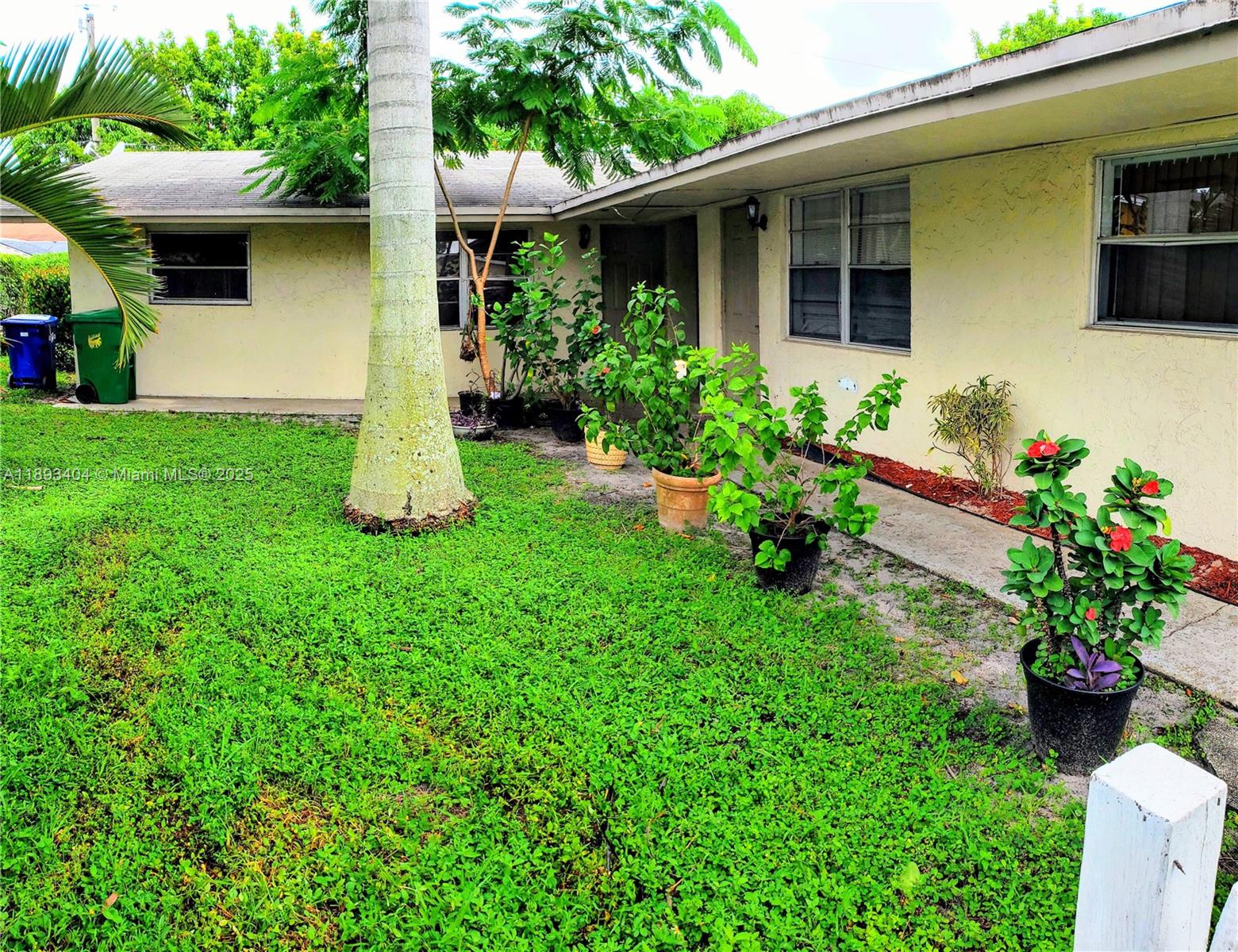 LAUDERHILL MANOR - Residential Lease