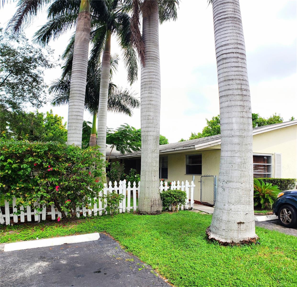 LAUDERHILL MANOR - Residential Lease