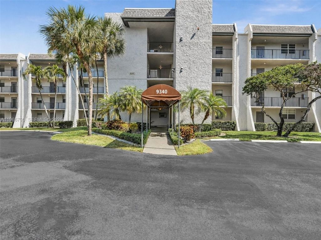 Photo of 9340 Lagoon Pl #303, Davie, FL 33324 (MLS # A11966790)