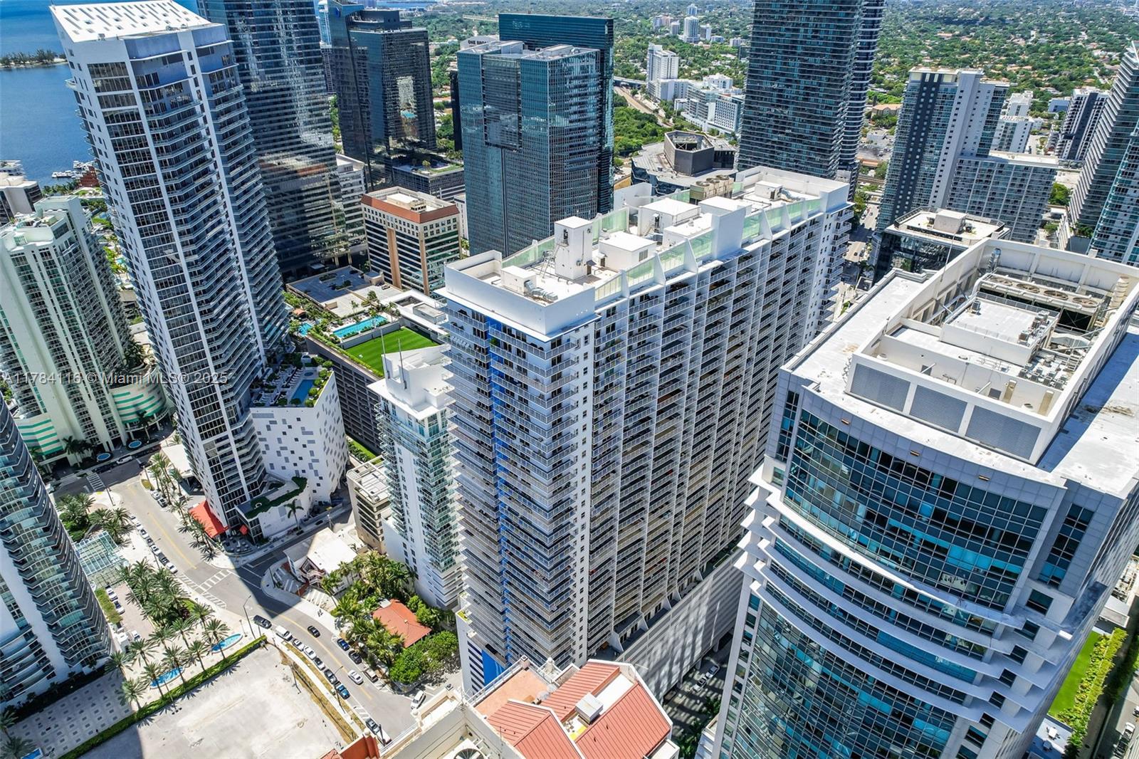 THE CLUB AT BRICKELL BAY - Residential