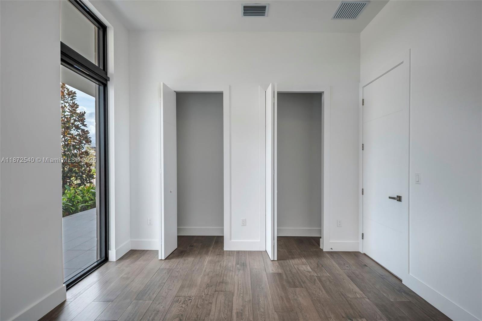 WESTON ESTATES - Residential