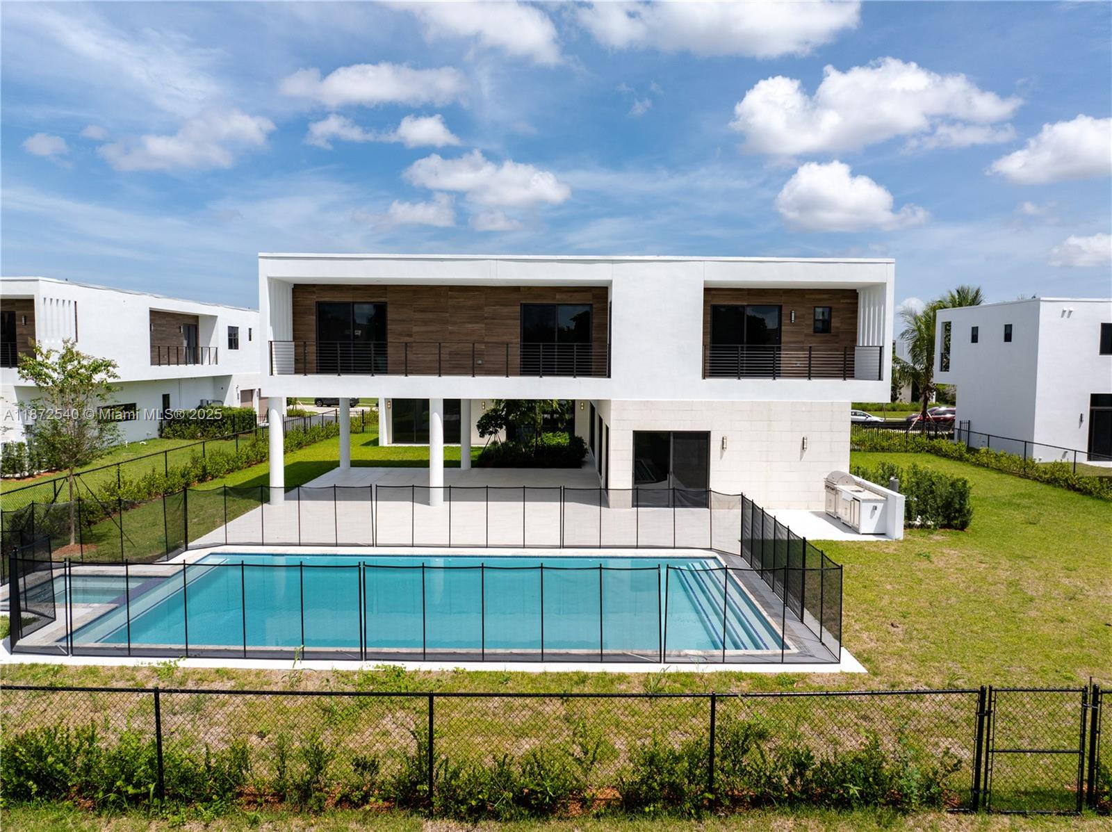 WESTON ESTATES - Residential