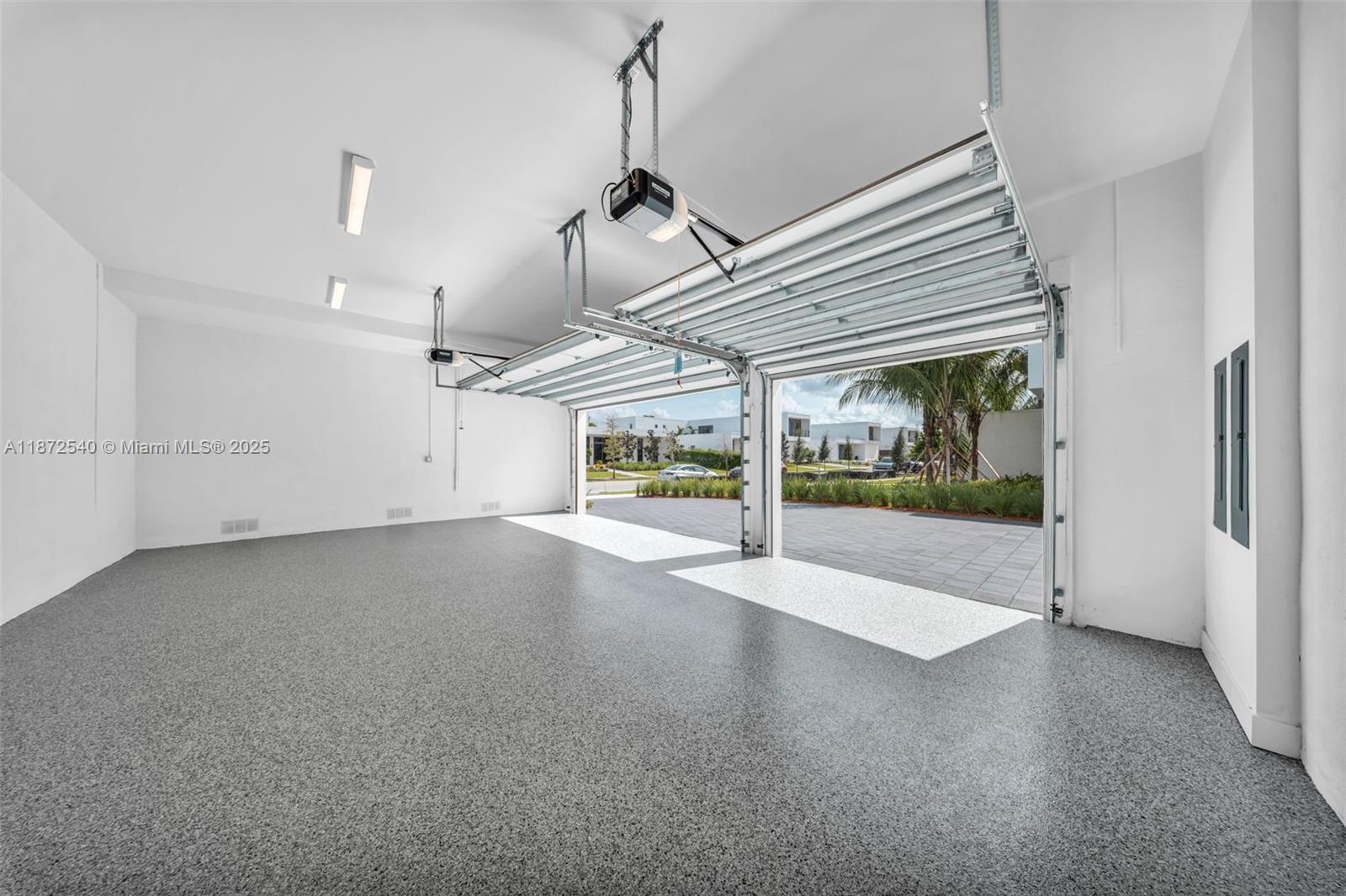 WESTON ESTATES - Residential