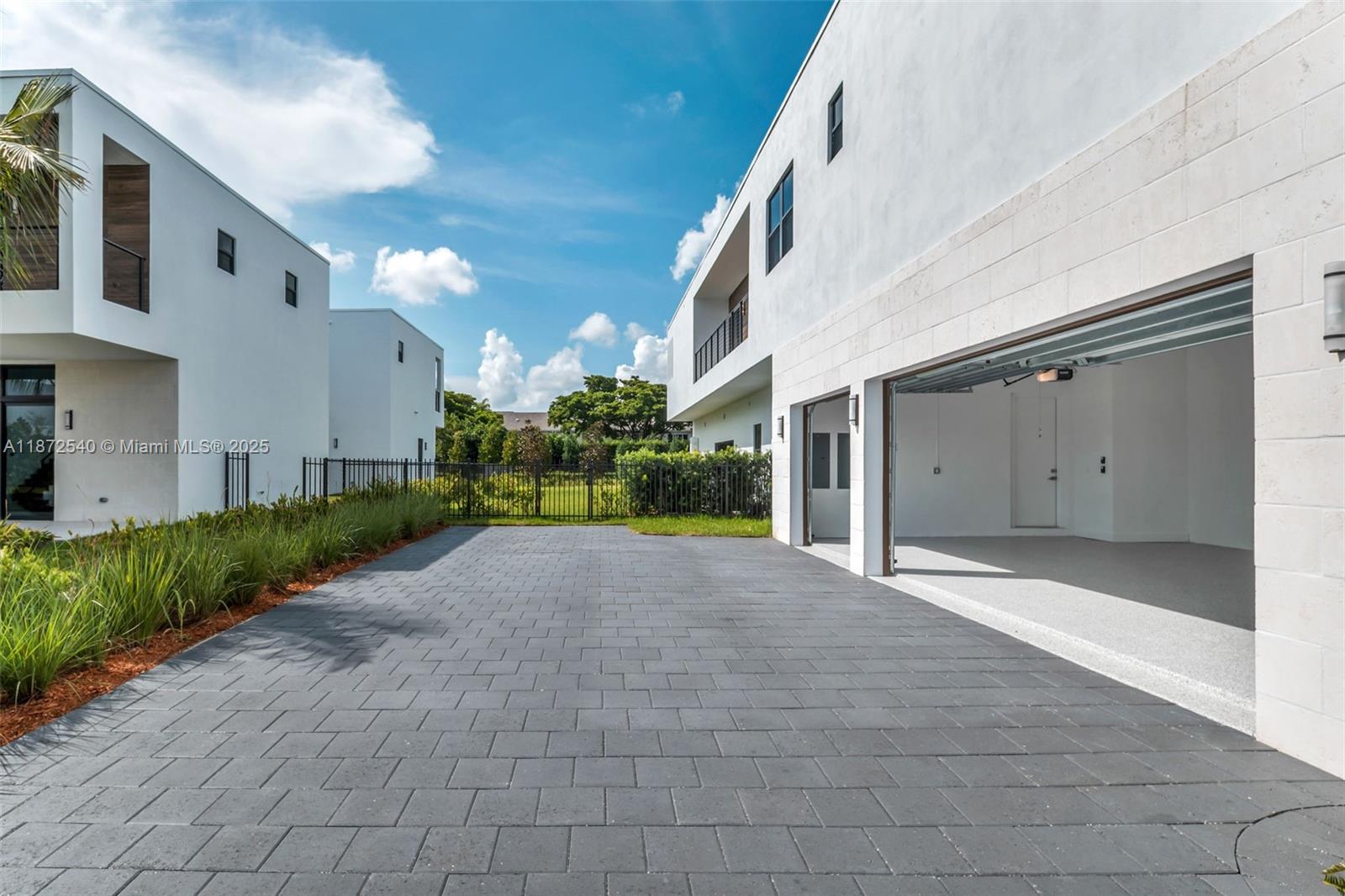 WESTON ESTATES - Residential