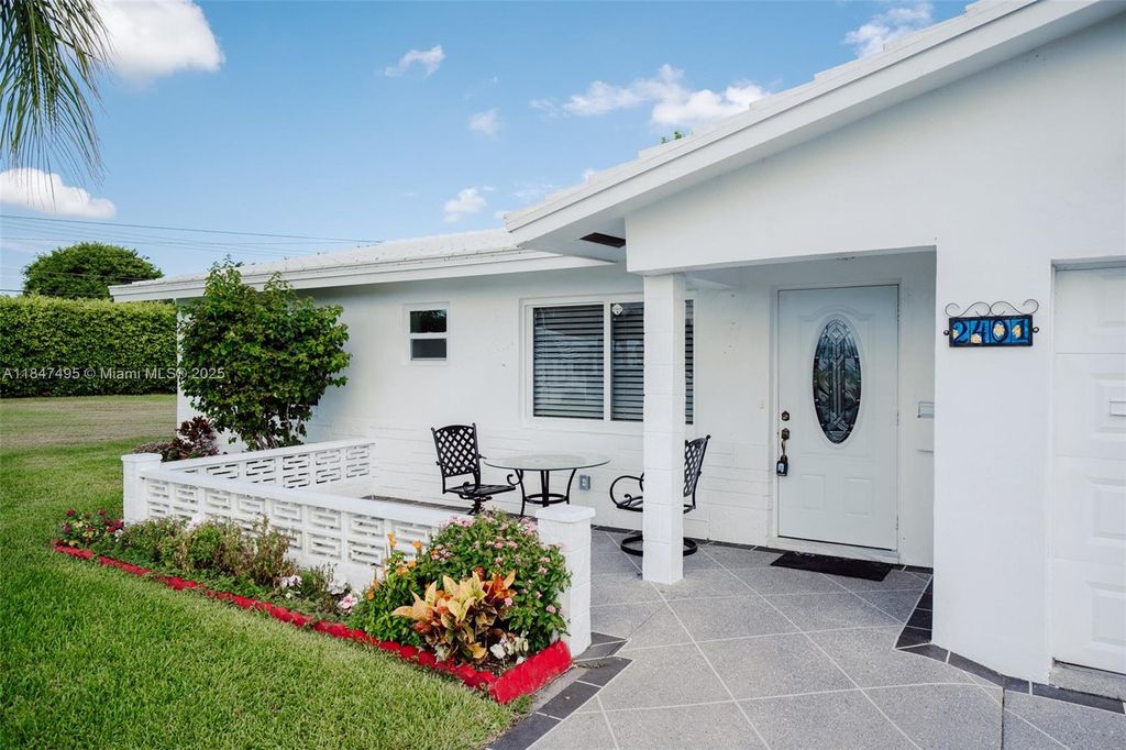 Photo of 2401 SW 11th Ave, Boynton Beach, FL 33426 (MLS # A11847495)