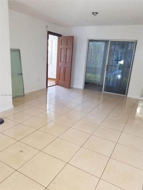 426 NE 210th Cir Ter 101-2 Miami FL 33179