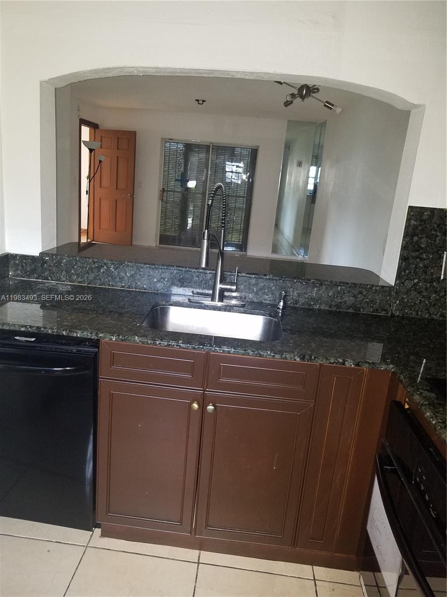 MONTEREY VILLAGE-ONE COND - Residential