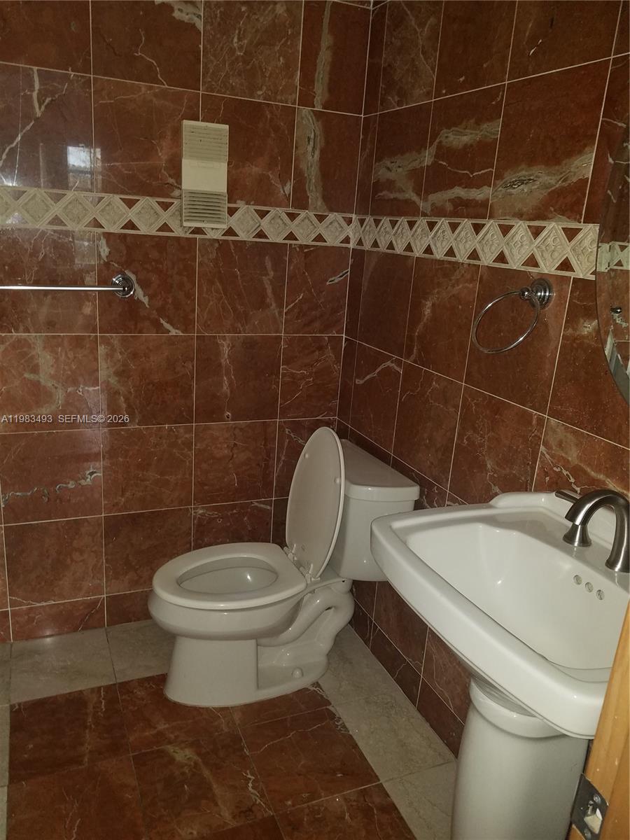 MONTEREY VILLAGE-ONE COND - Residential