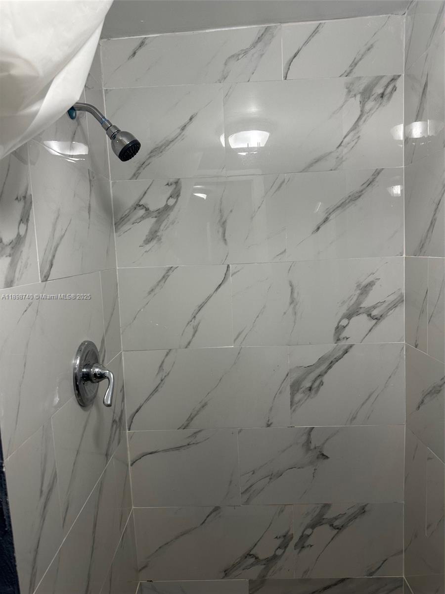 NORWOOD 4TH ADDN - Residential Lease