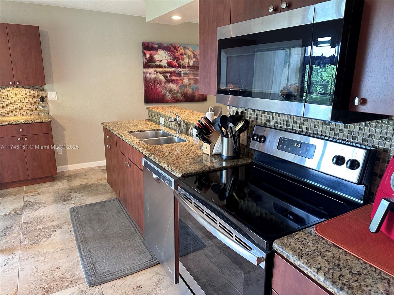 Property for Sale at 5302 Ne 6th Ave A16, Oakland Park, Miami-Dade County, Florida - Bedrooms: 3 
Bathrooms: 2  - $239,000