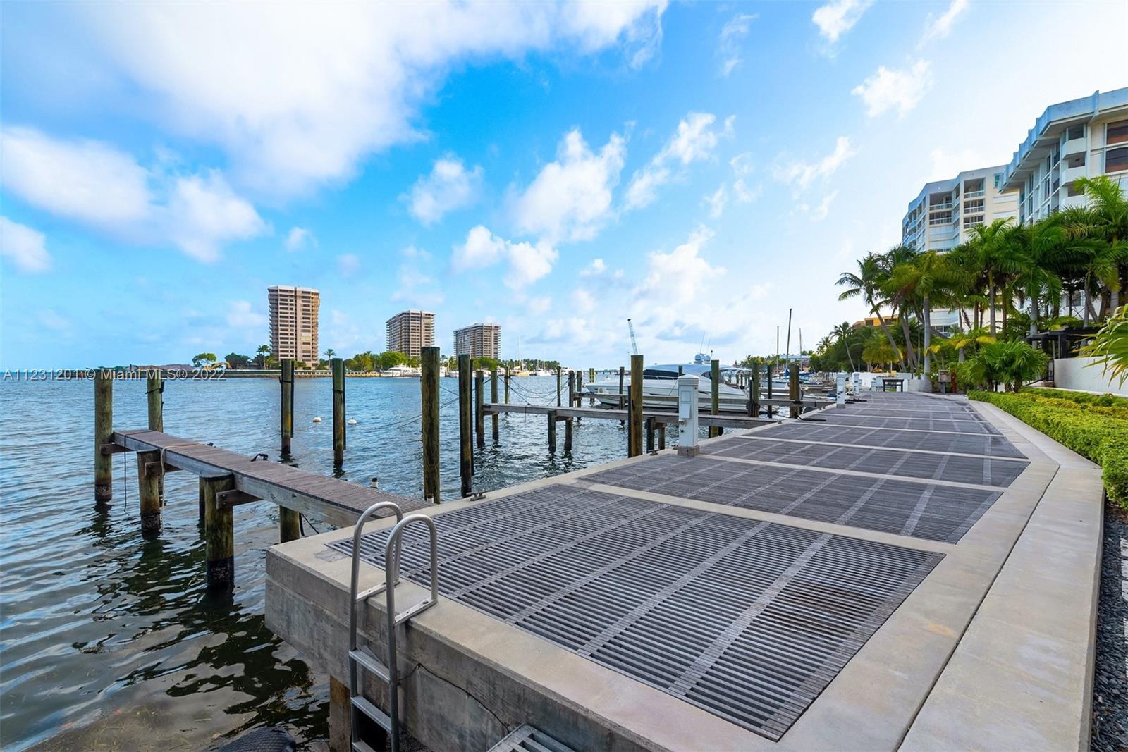 RESIDENCES AT VIZCAYA CON - Residential