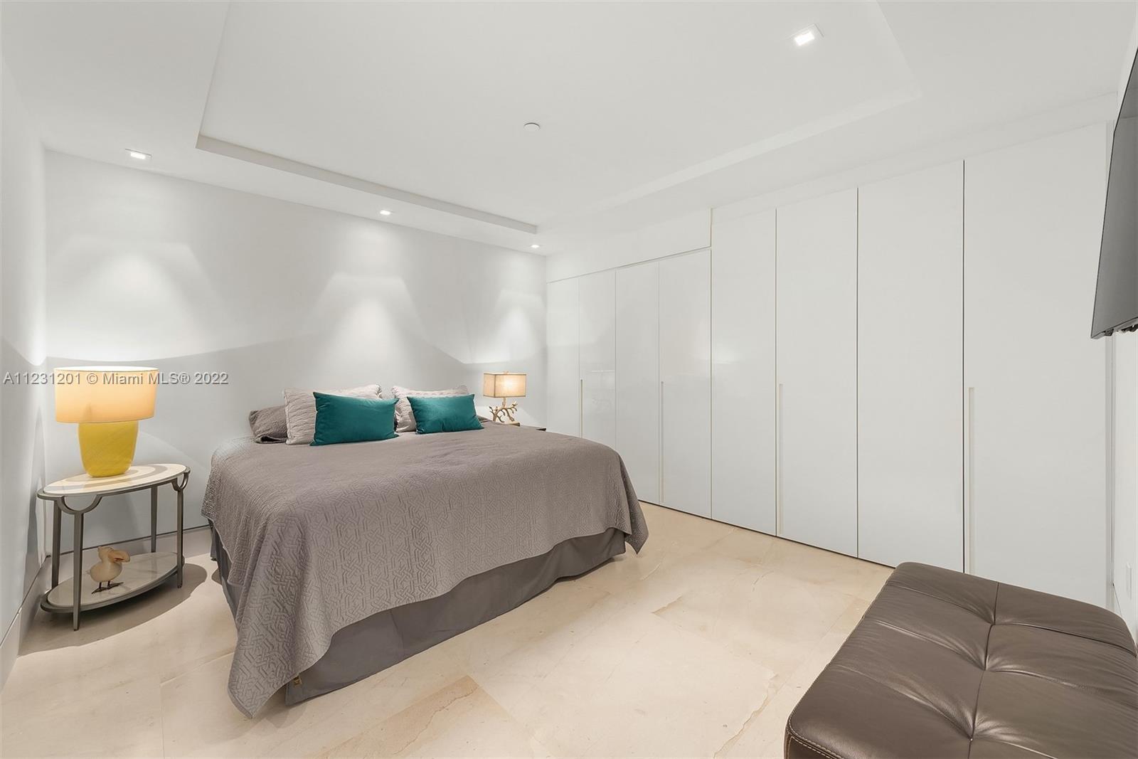 RESIDENCES AT VIZCAYA CON - Residential