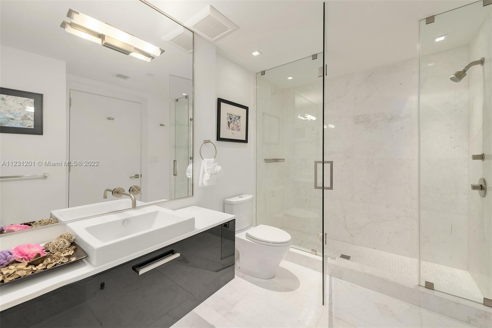 RESIDENCES AT VIZCAYA CON - Residential