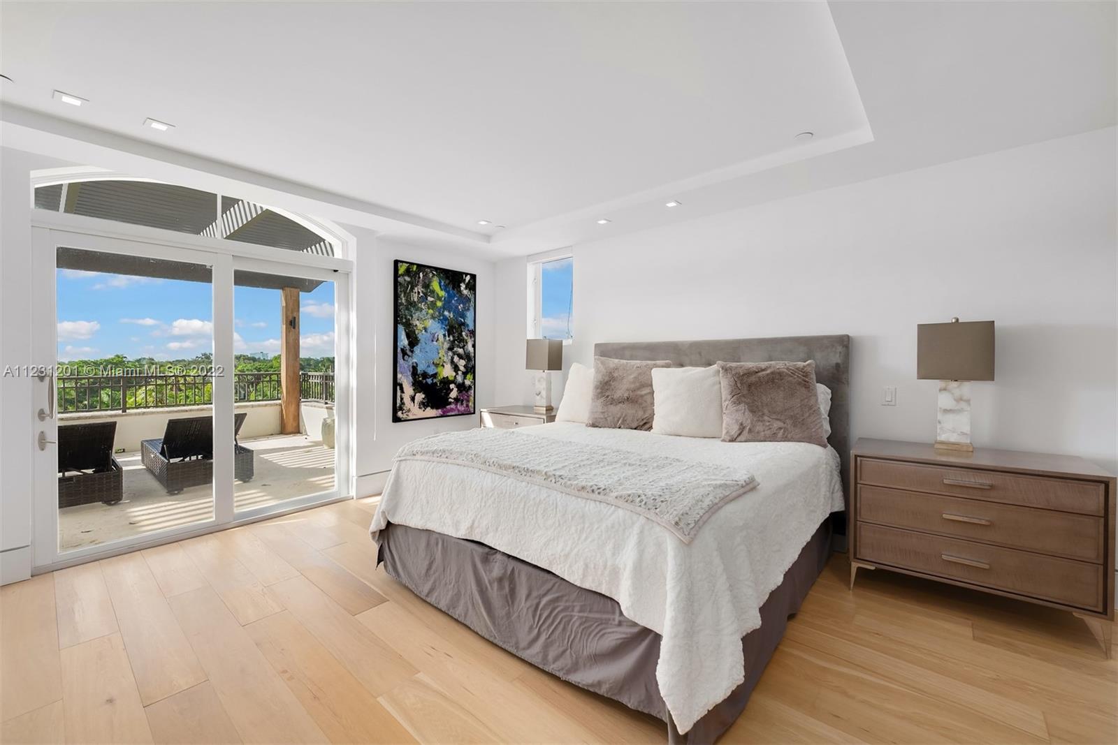 RESIDENCES AT VIZCAYA CON - Residential
