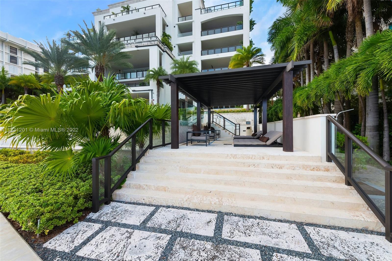 RESIDENCES AT VIZCAYA CON - Residential