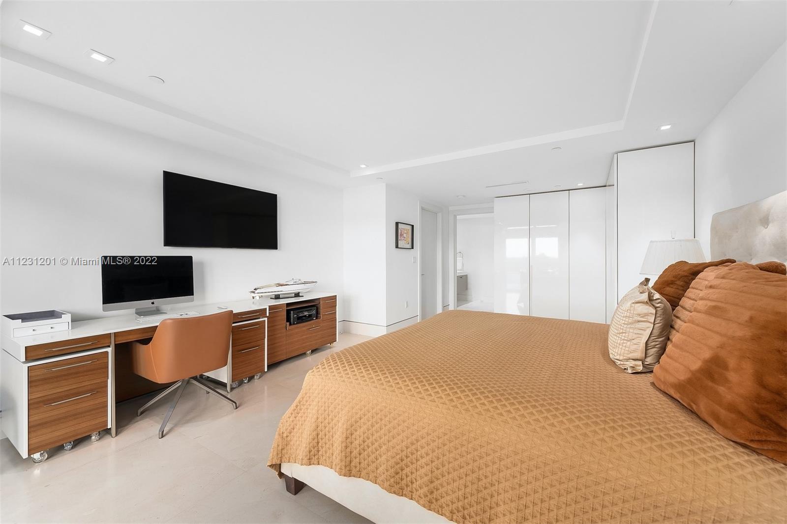 RESIDENCES AT VIZCAYA CON - Residential