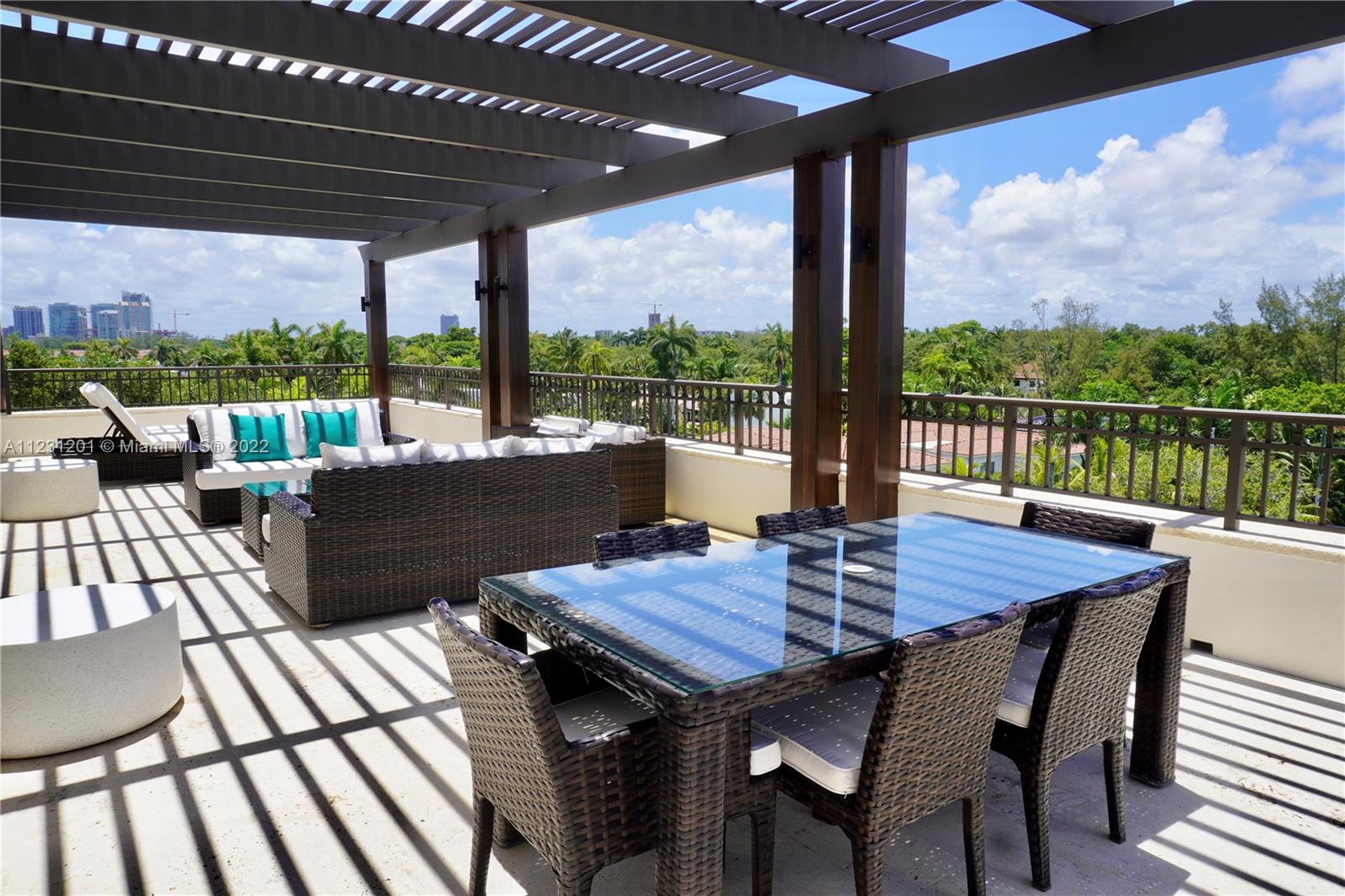 RESIDENCES AT VIZCAYA CON - Residential