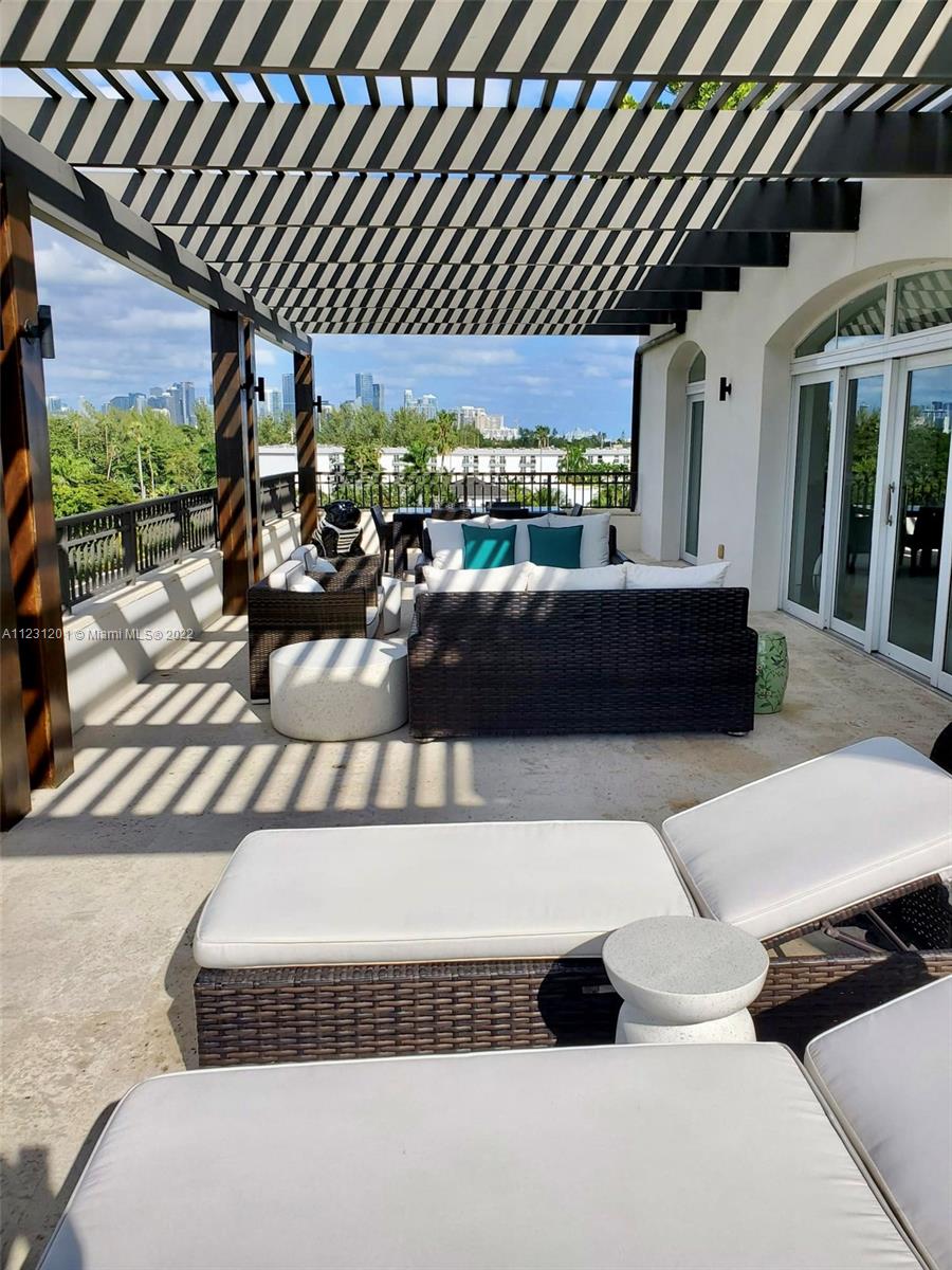 RESIDENCES AT VIZCAYA CON - Residential