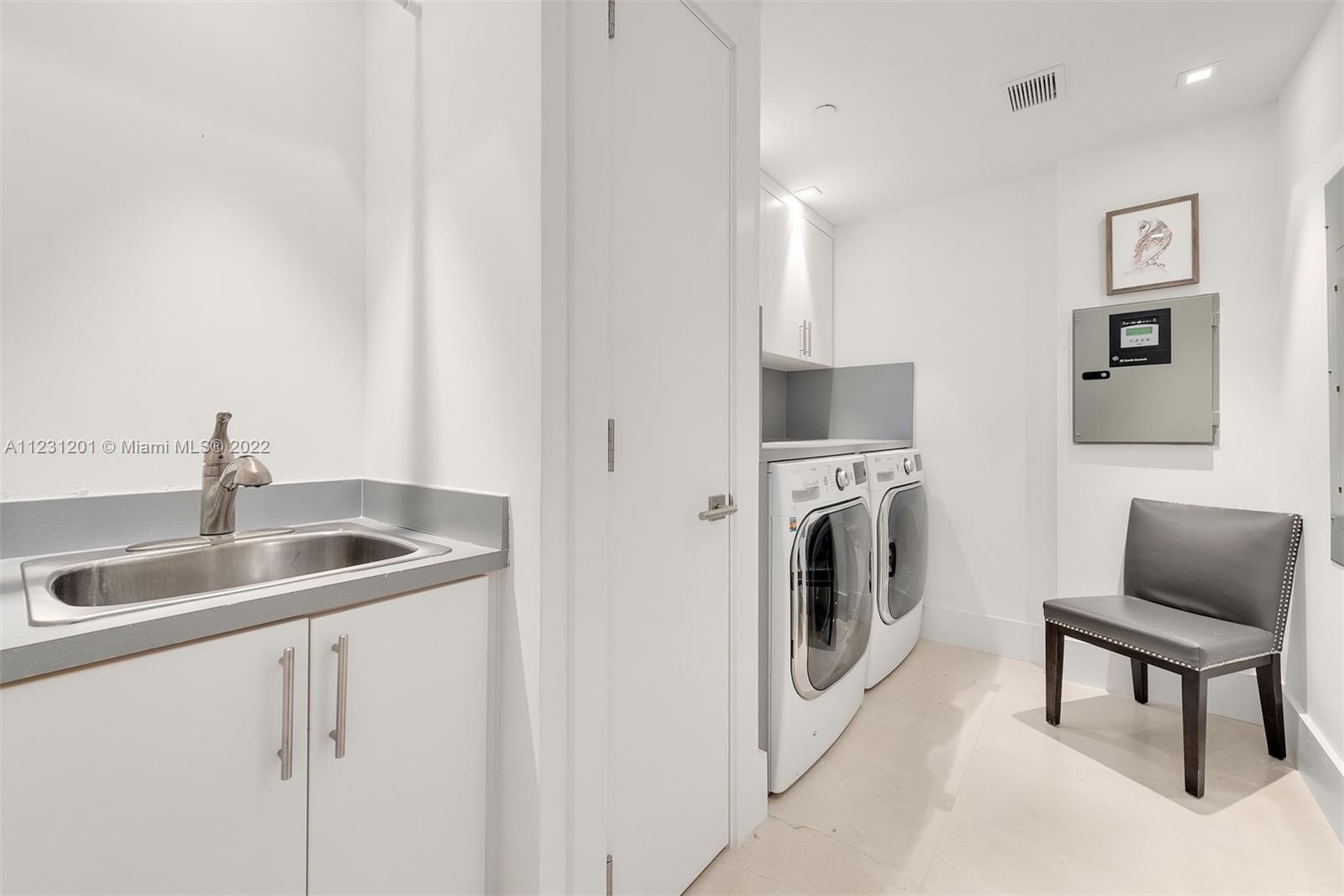 RESIDENCES AT VIZCAYA CON - Residential