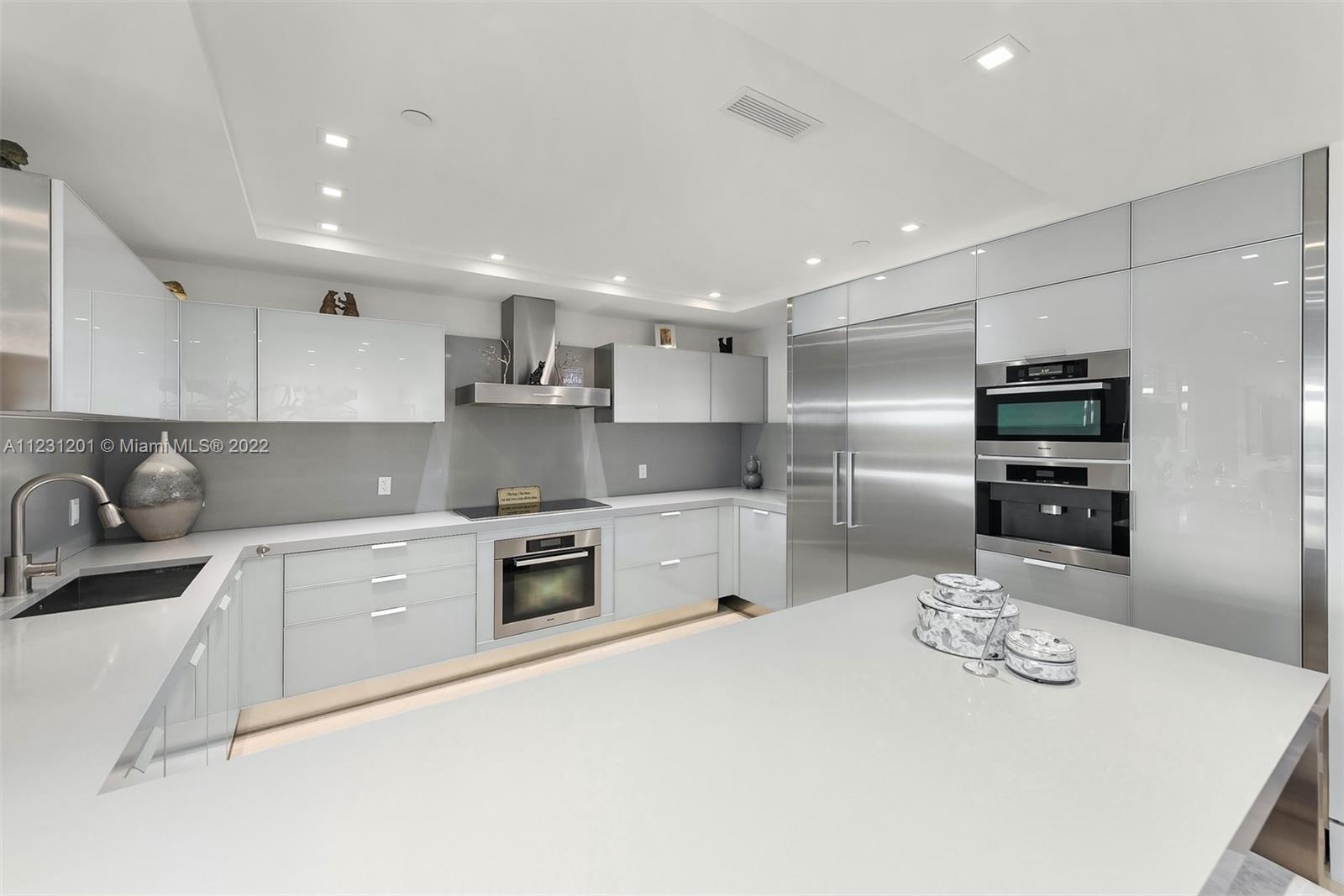 RESIDENCES AT VIZCAYA CON - Residential