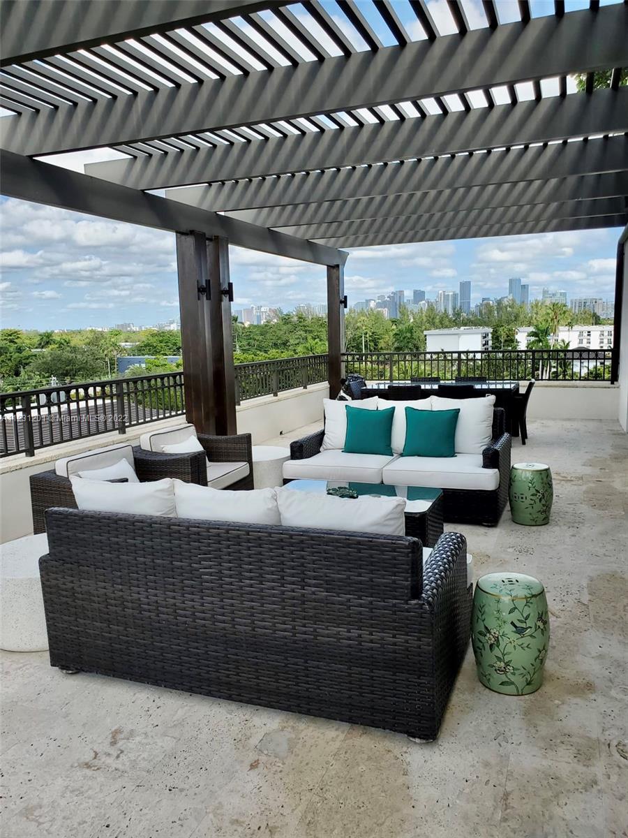 RESIDENCES AT VIZCAYA CON - Residential