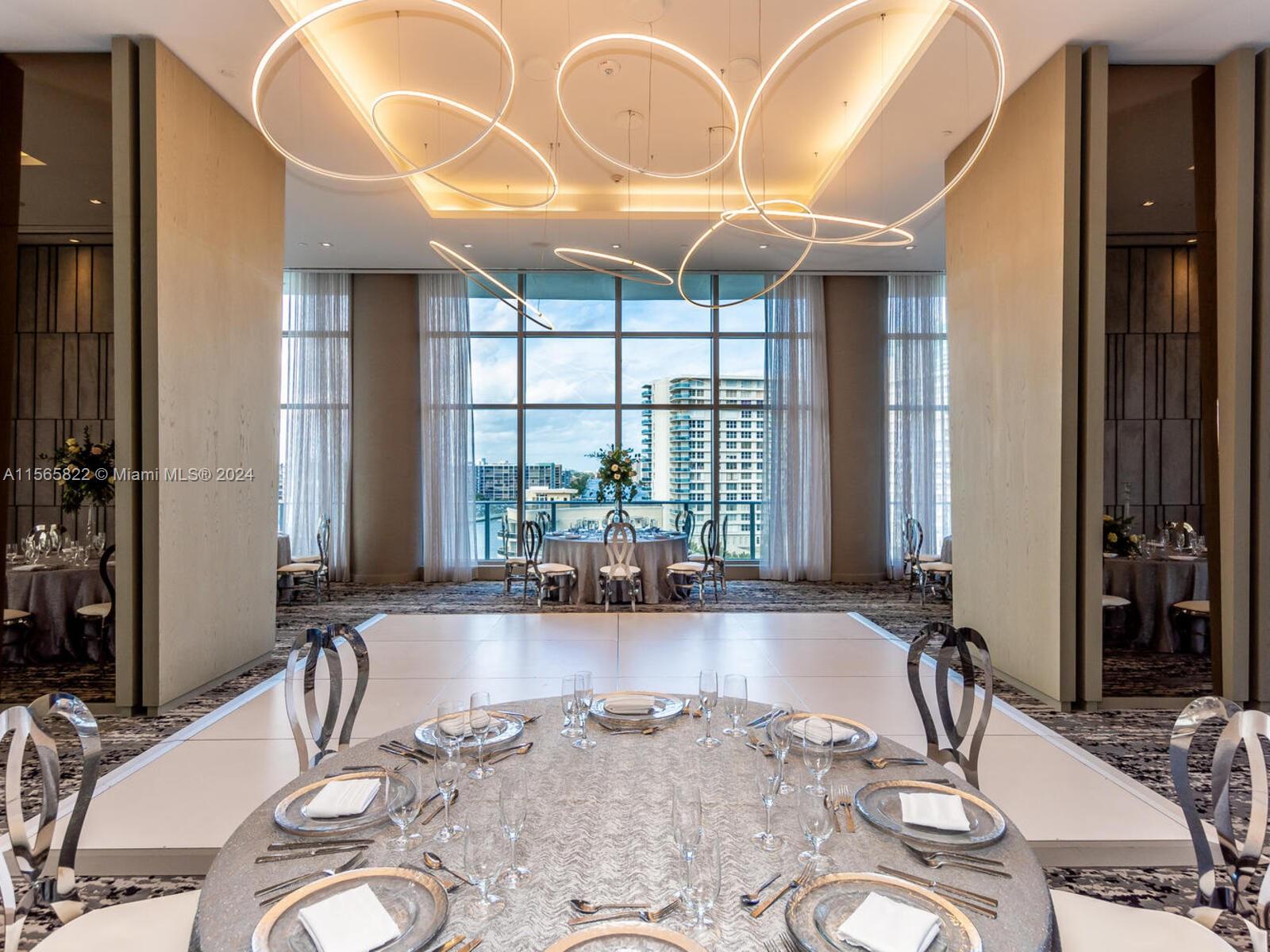 HYDE BEACH HOUSE - Residential