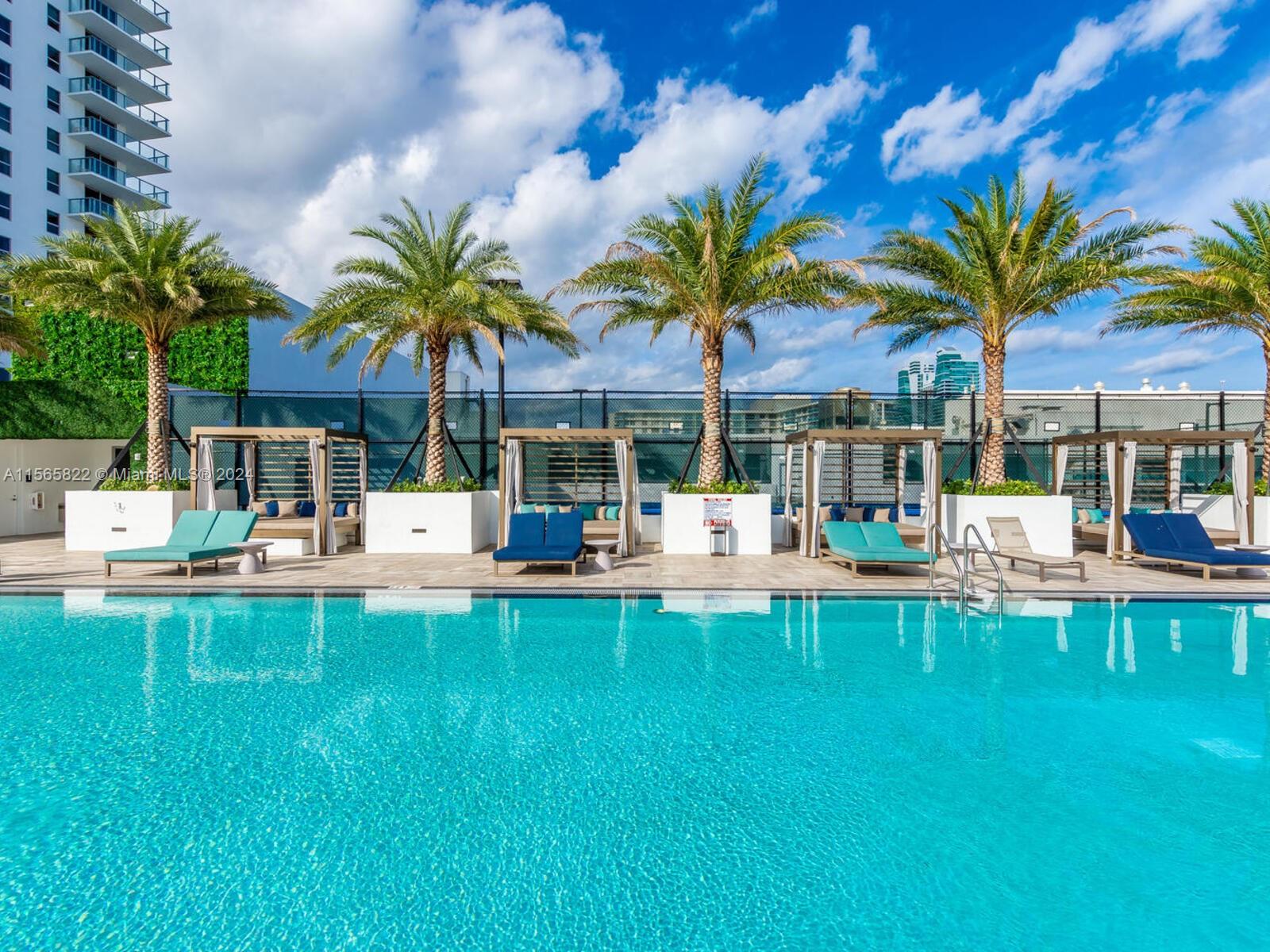 HYDE BEACH HOUSE - Residential