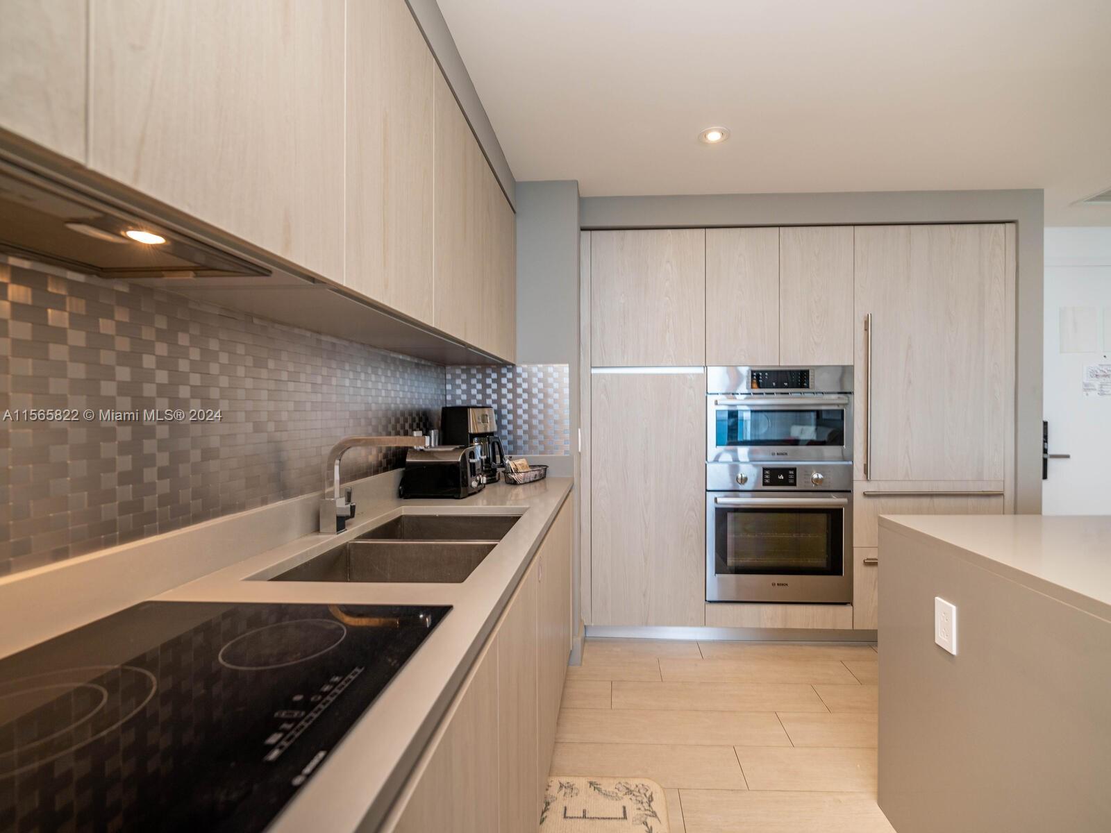 HYDE BEACH HOUSE - Residential