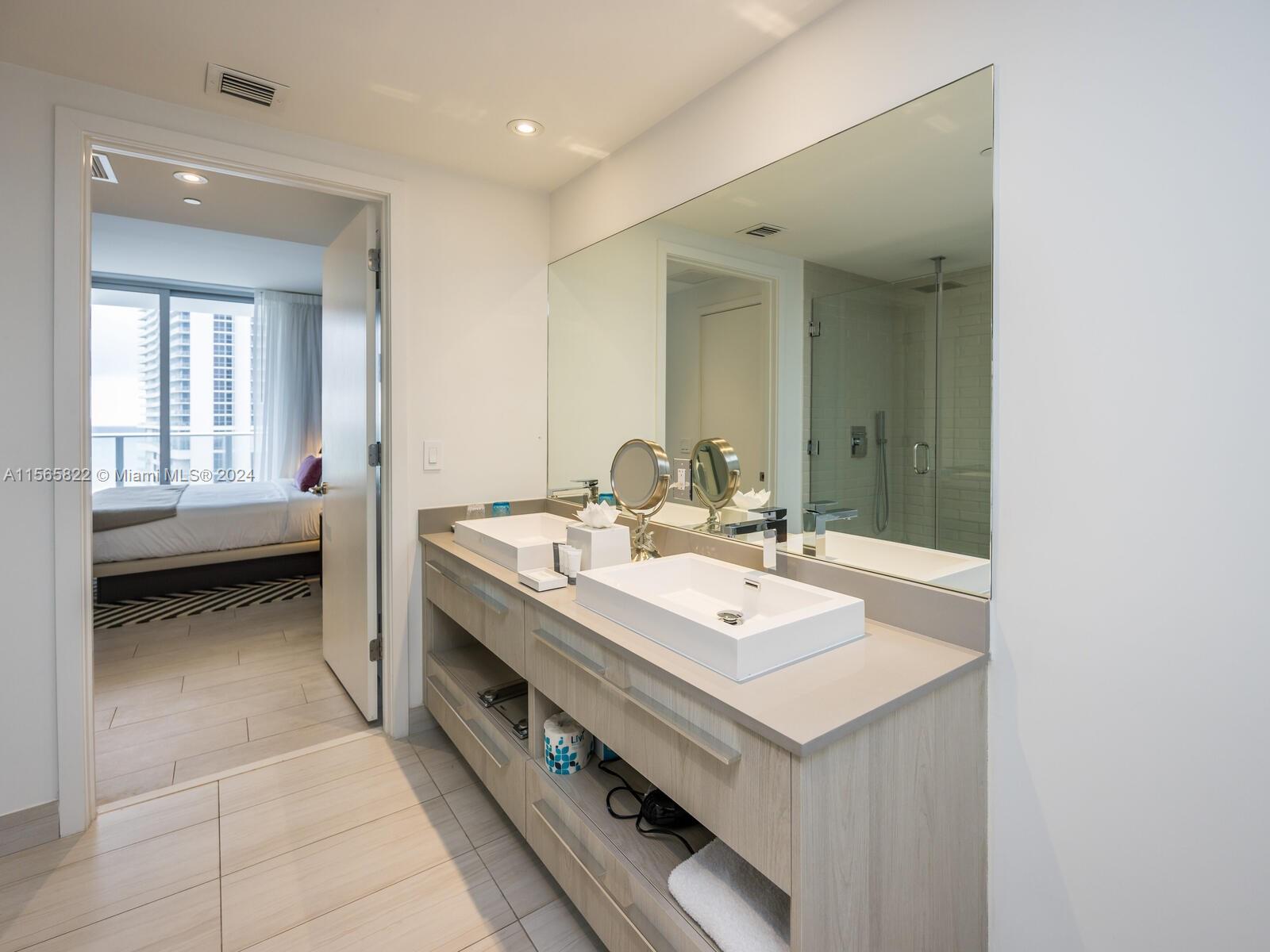 HYDE BEACH HOUSE - Residential
