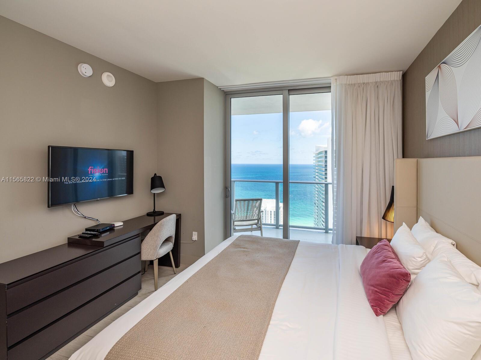 HYDE BEACH HOUSE - Residential