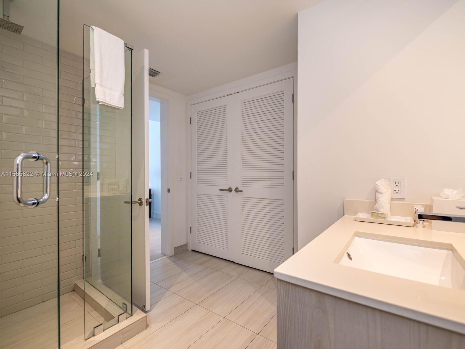 HYDE BEACH HOUSE - Residential