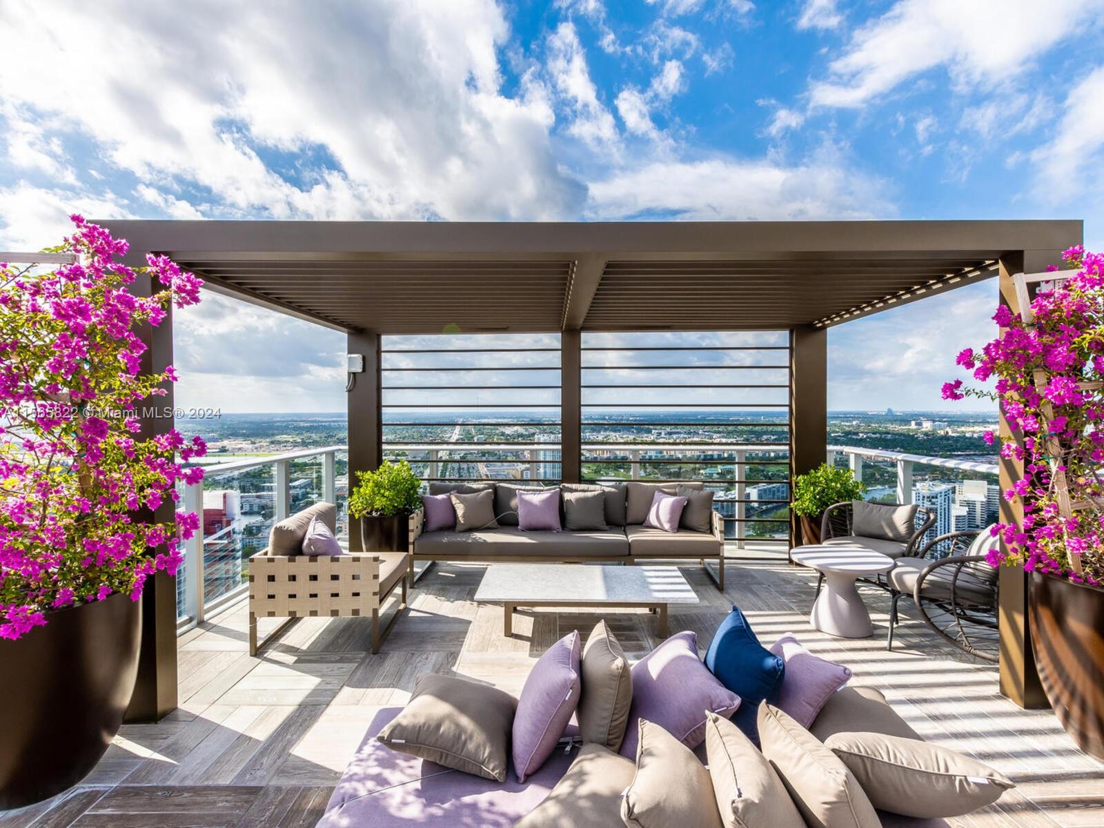 HYDE BEACH HOUSE - Residential