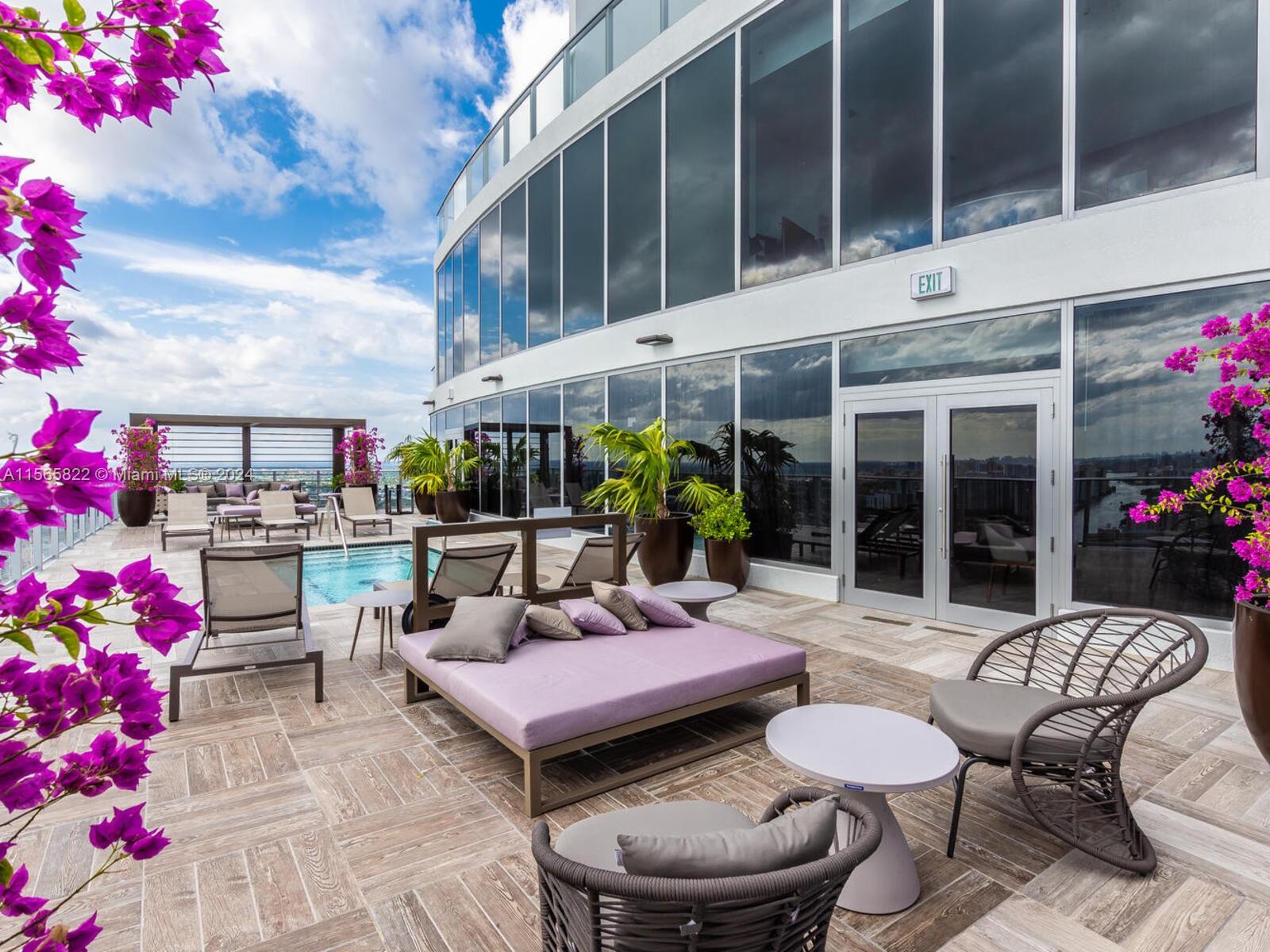 HYDE BEACH HOUSE - Residential