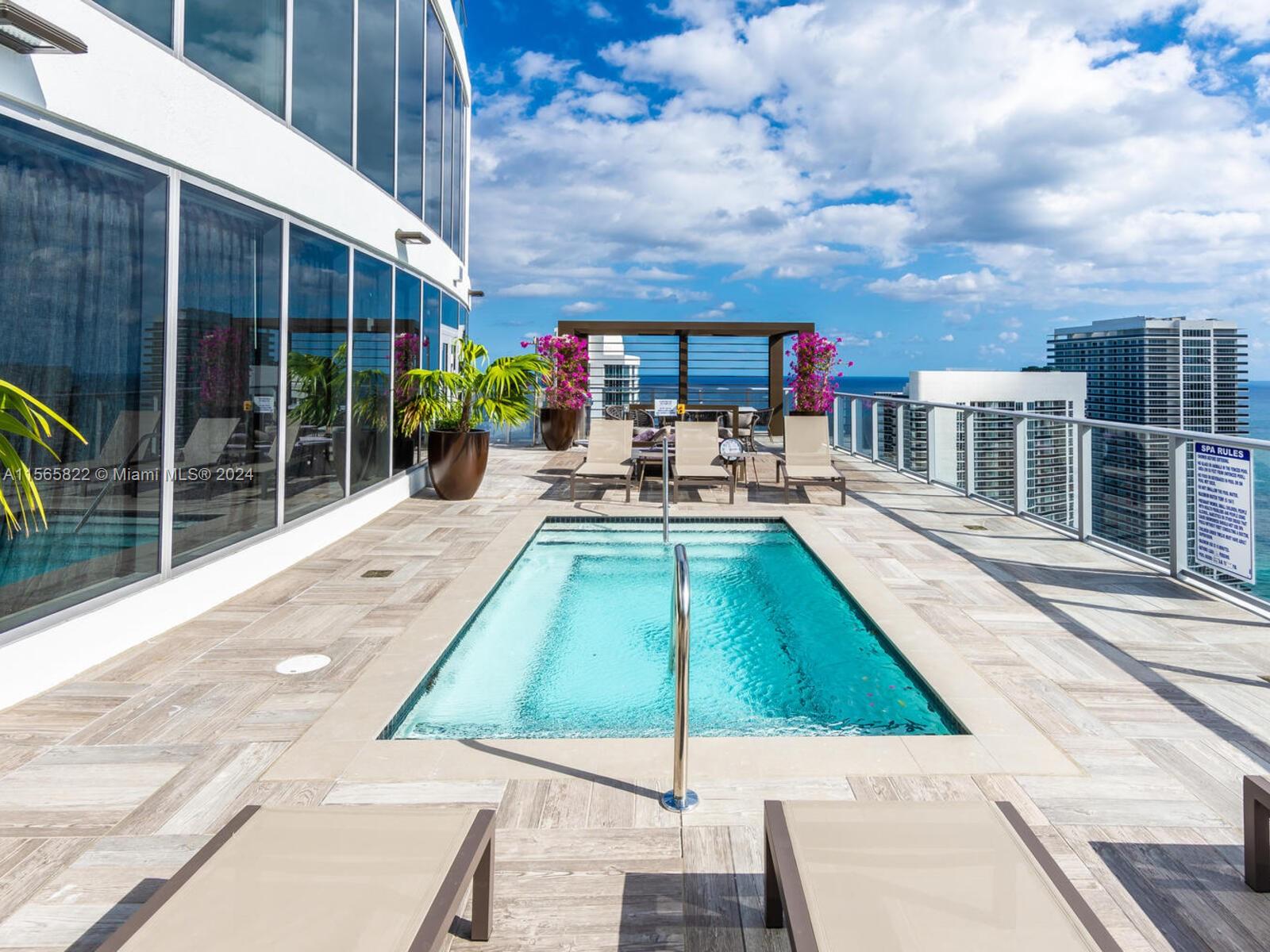 HYDE BEACH HOUSE - Residential