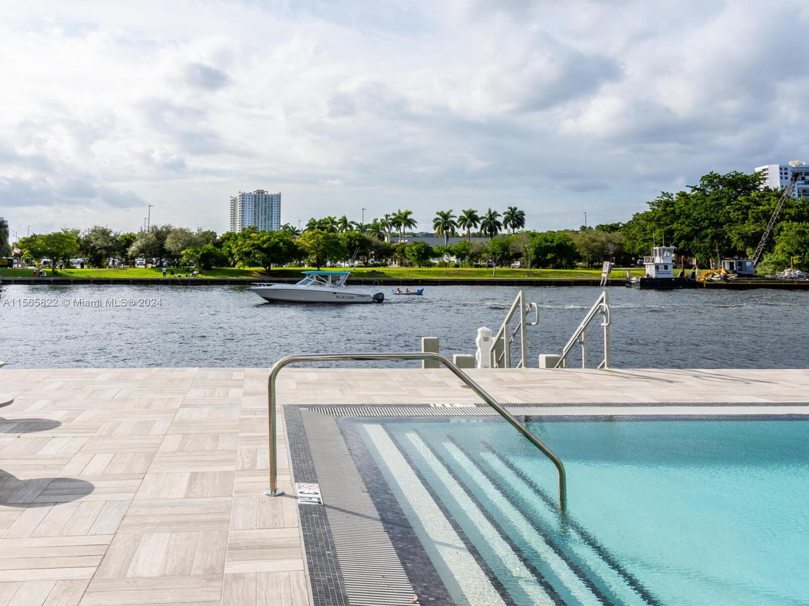 HYDE BEACH HOUSE - Residential