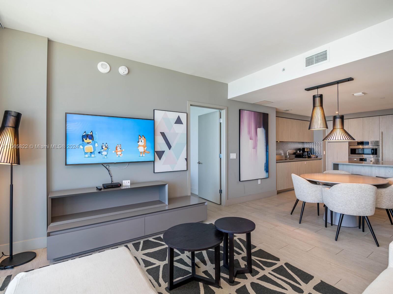 HYDE BEACH HOUSE - Residential