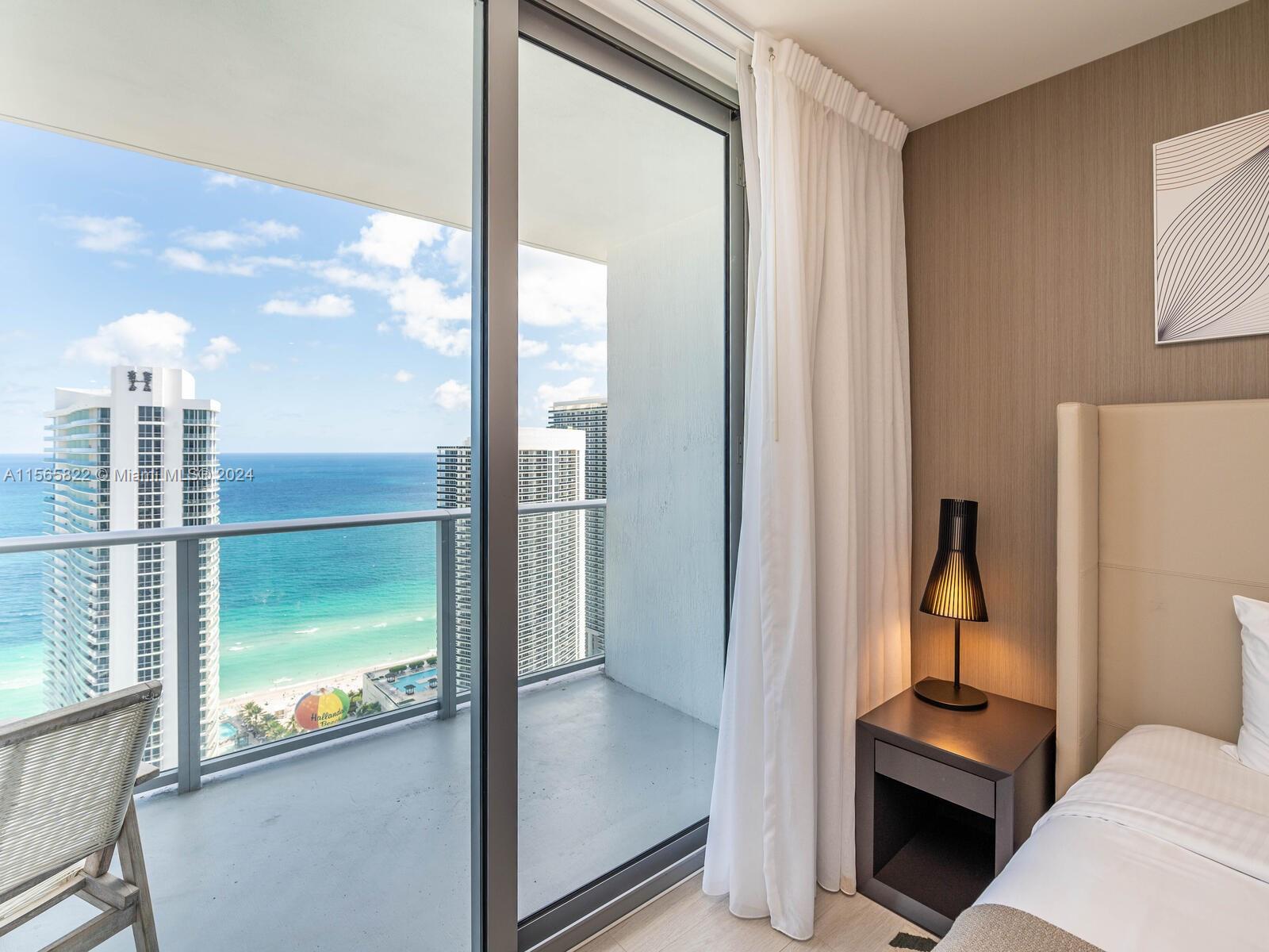 HYDE BEACH HOUSE - Residential