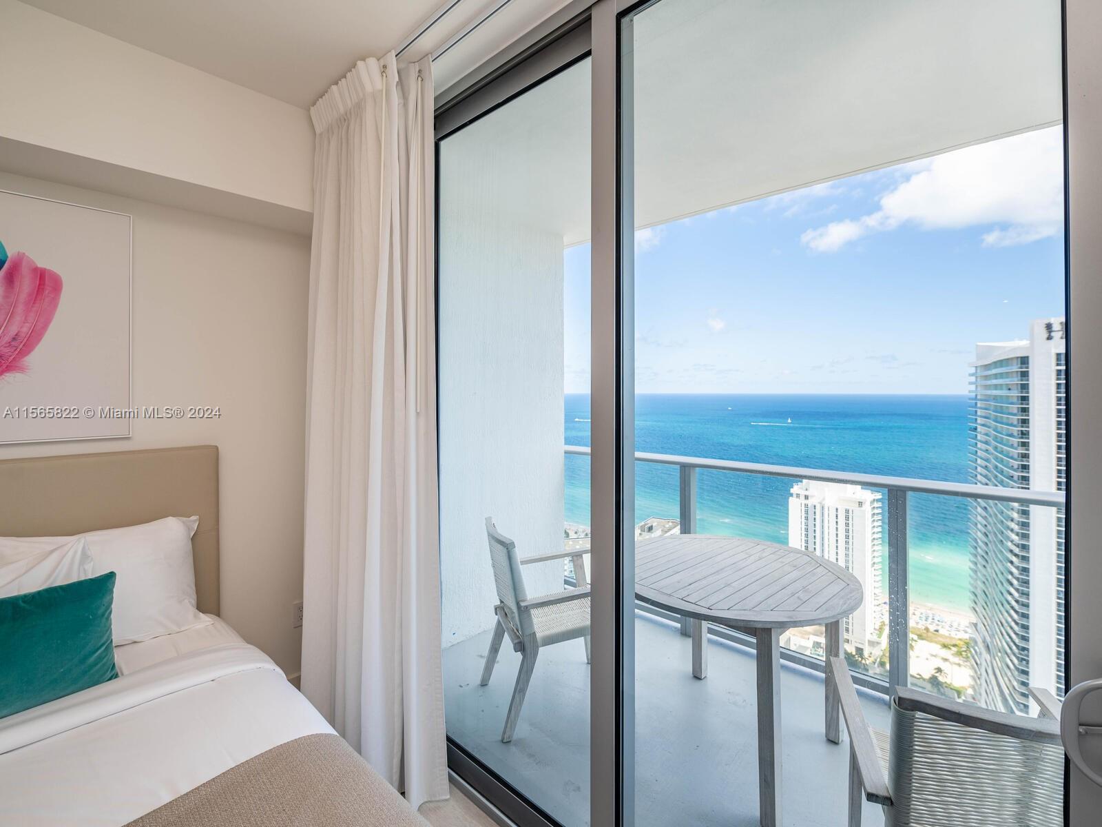 HYDE BEACH HOUSE - Residential
