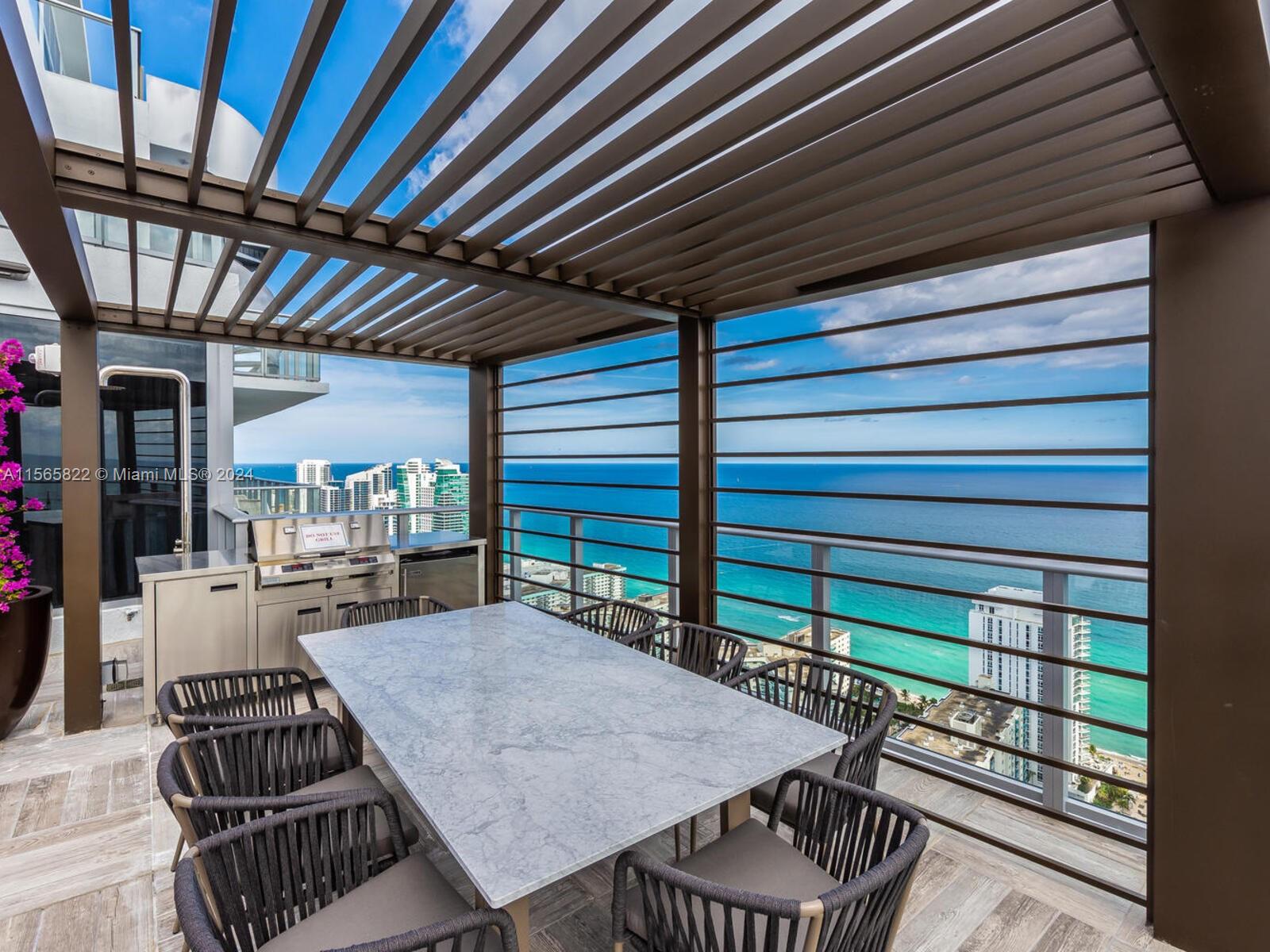 HYDE BEACH HOUSE - Residential