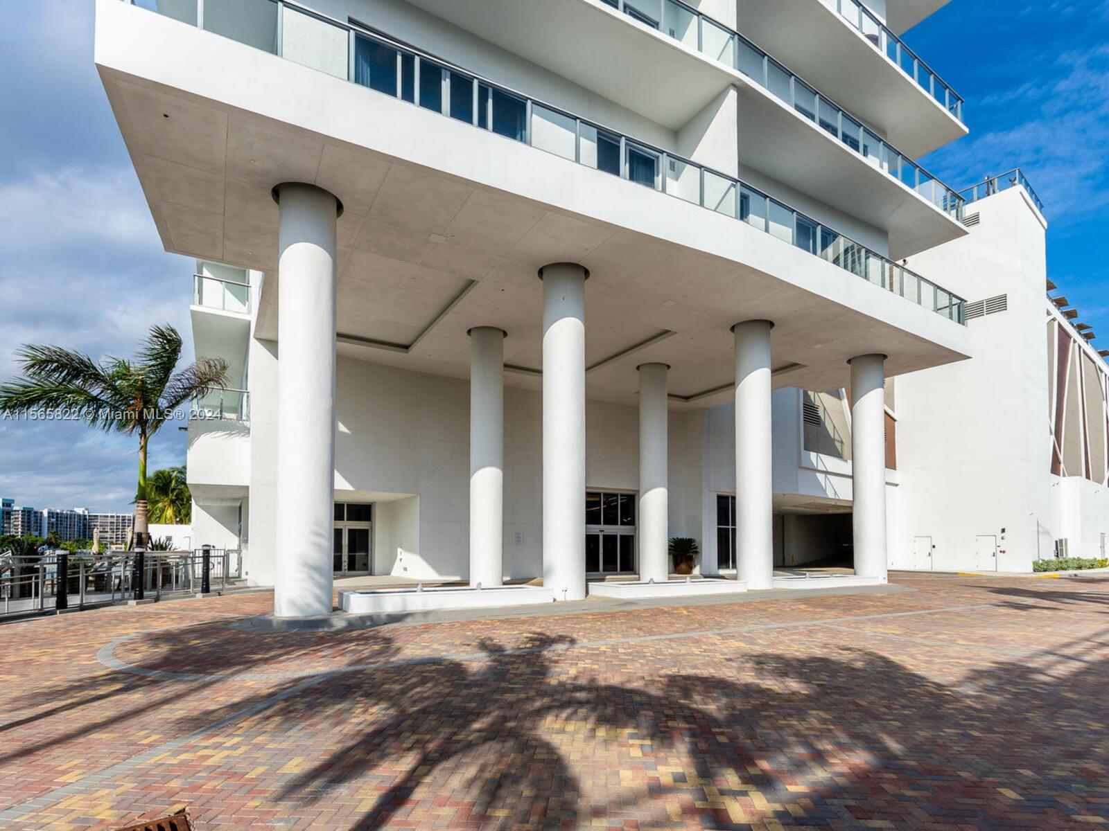 HYDE BEACH HOUSE - Residential