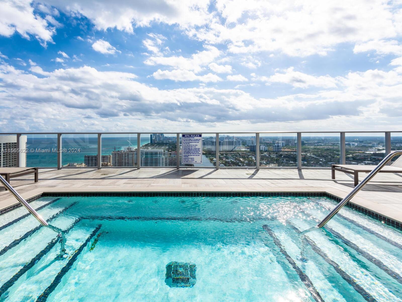 HYDE BEACH HOUSE - Residential
