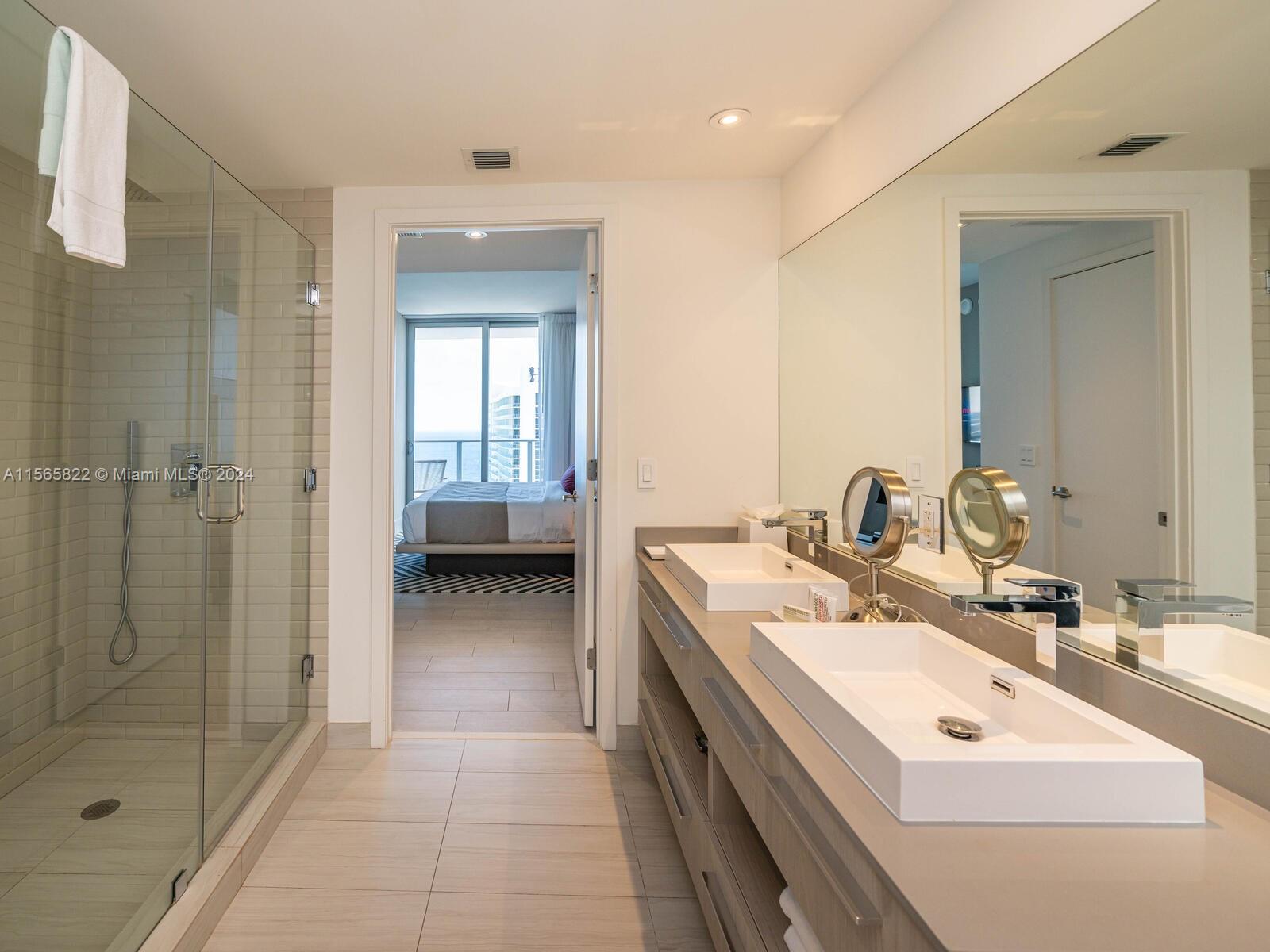 HYDE BEACH HOUSE - Residential