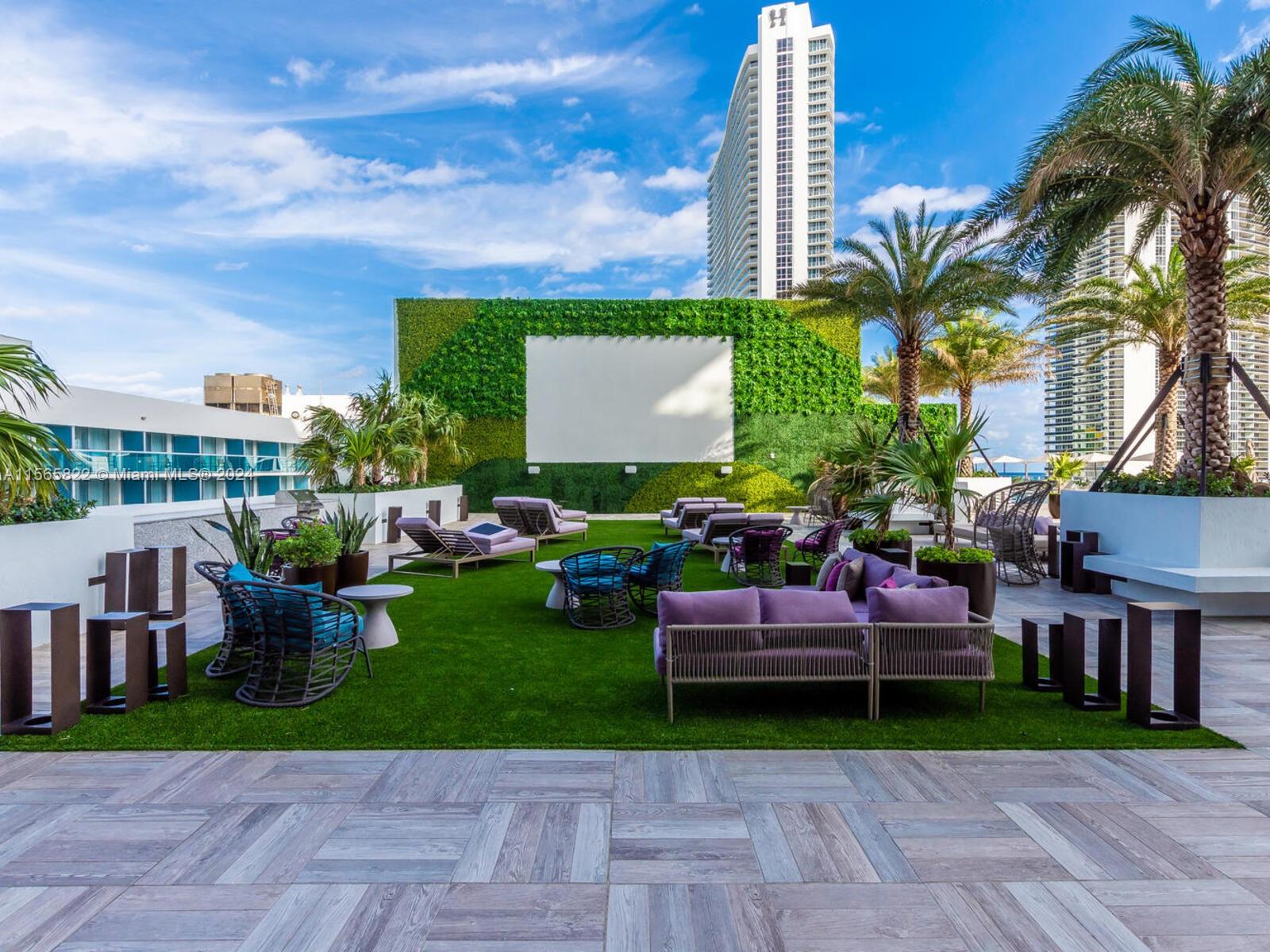 HYDE BEACH HOUSE - Residential