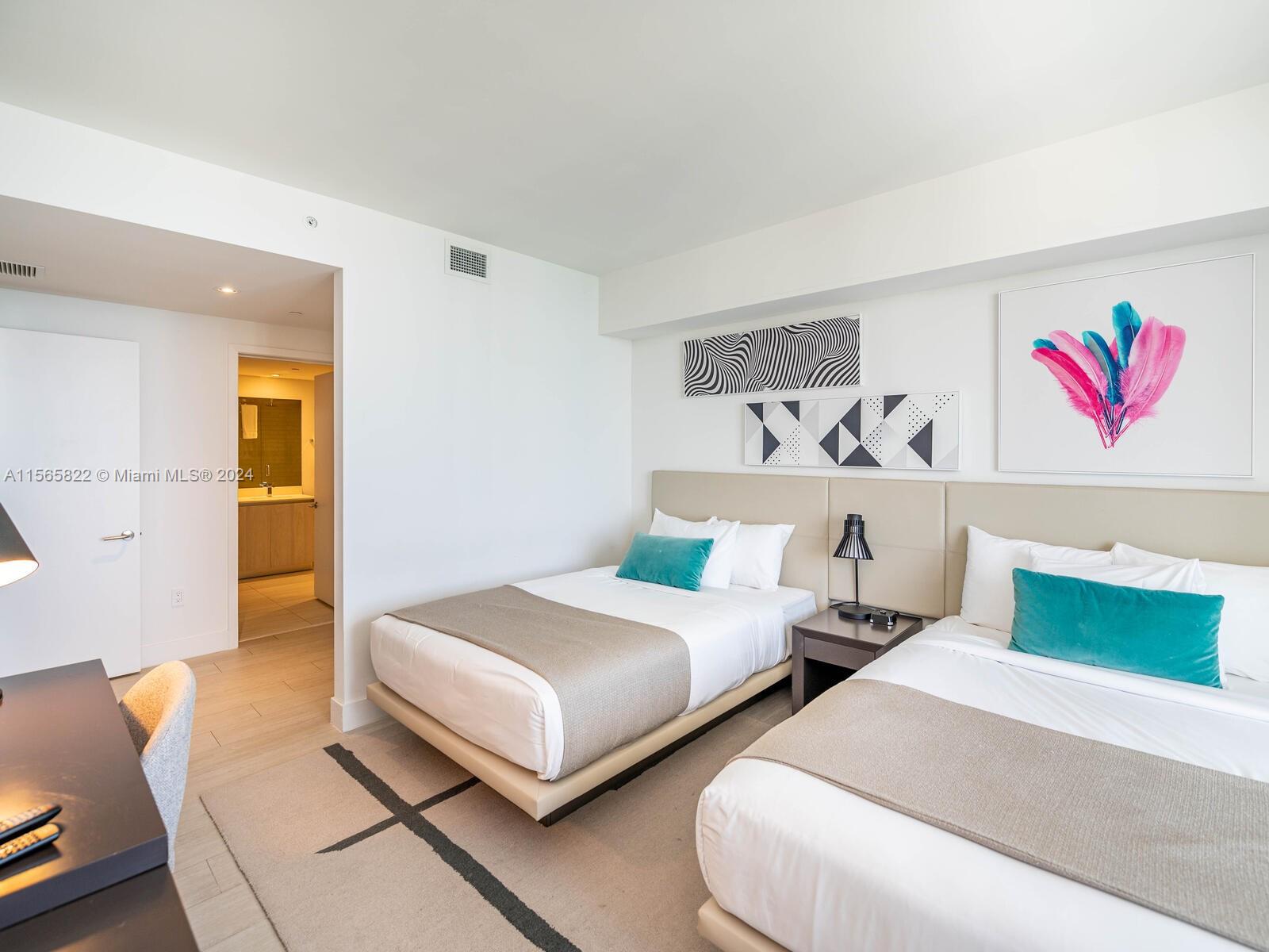 HYDE BEACH HOUSE - Residential