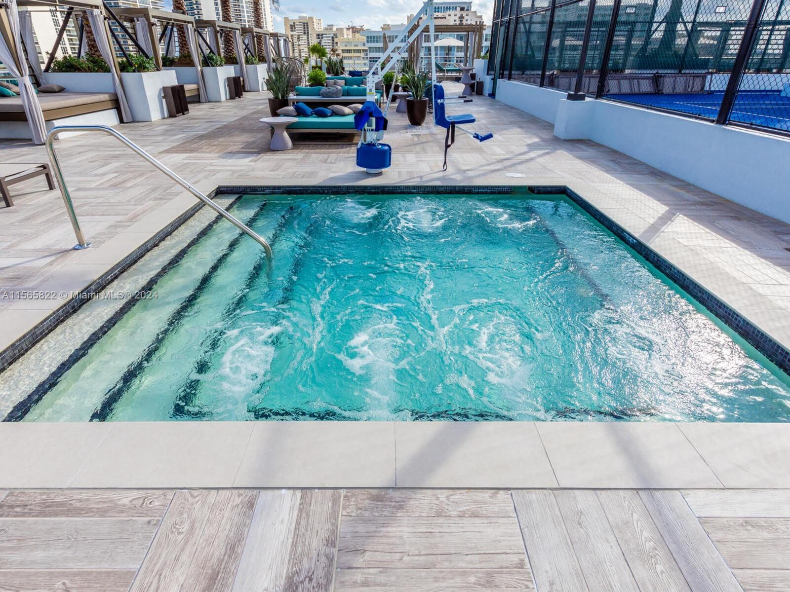 HYDE BEACH HOUSE - Residential