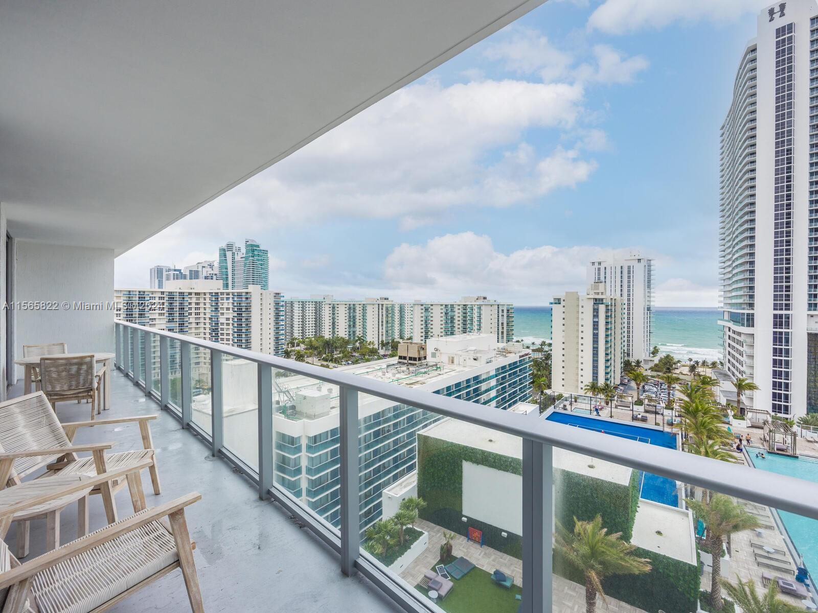 HYDE BEACH HOUSE - Residential