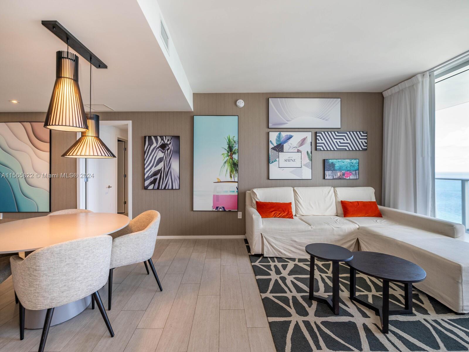 HYDE BEACH HOUSE - Residential