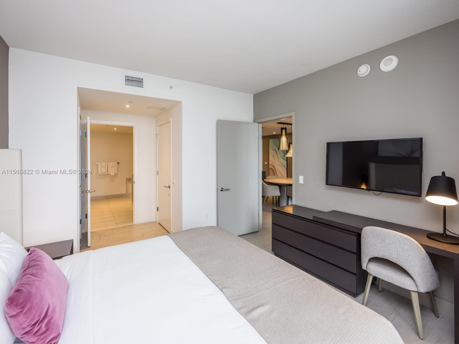 HYDE BEACH HOUSE - Residential